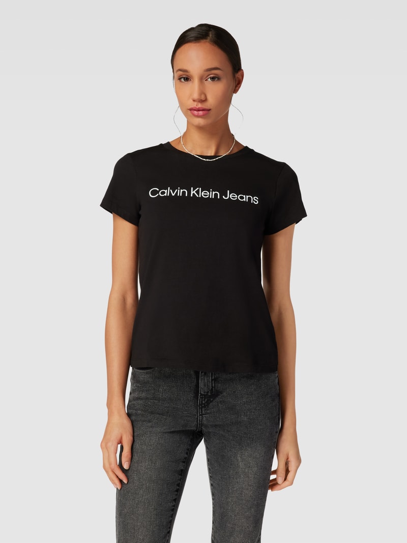 Slim Fit T-Shirt mit Label-Print in schwarz