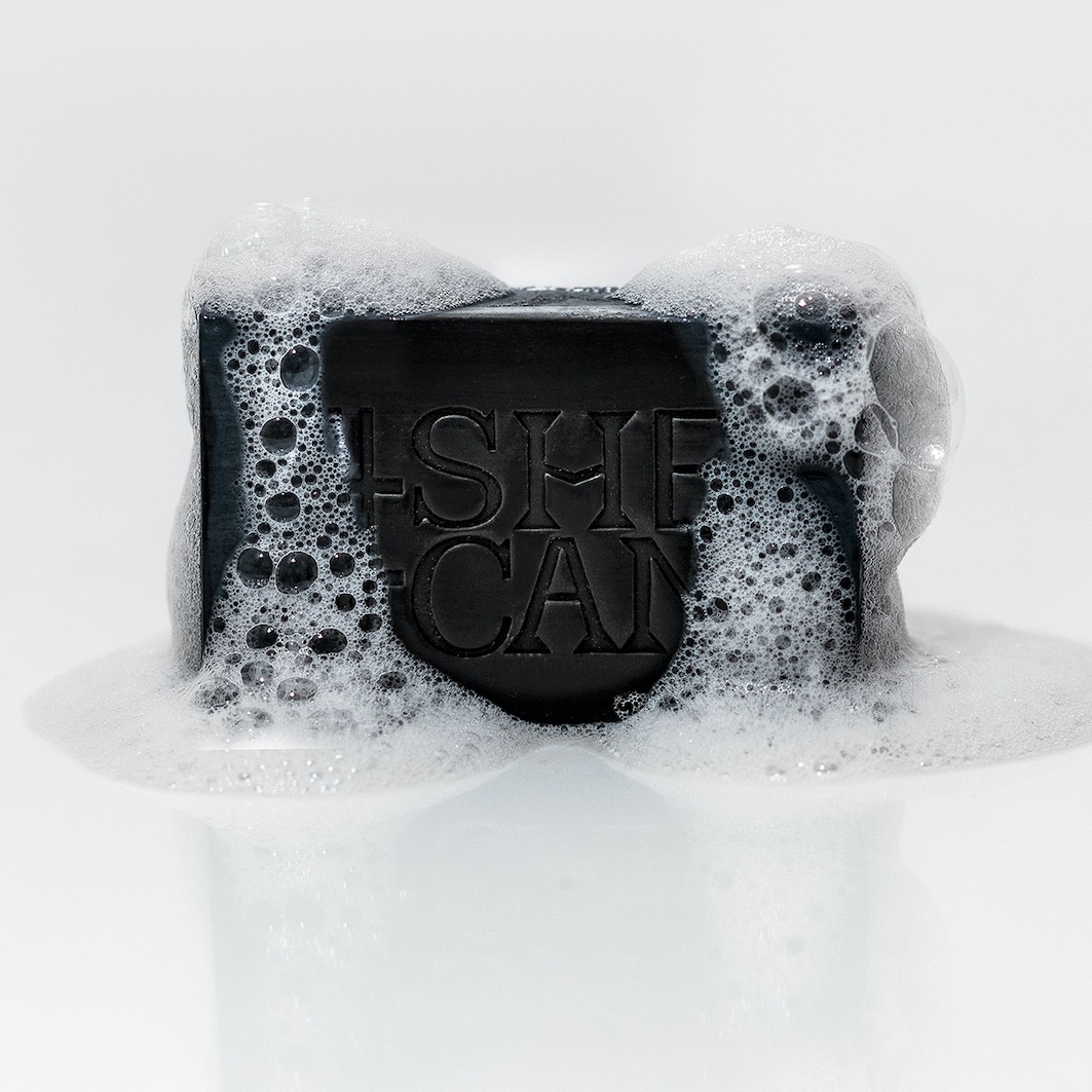 SHE CAN - schwarze Seife mit Turmalin