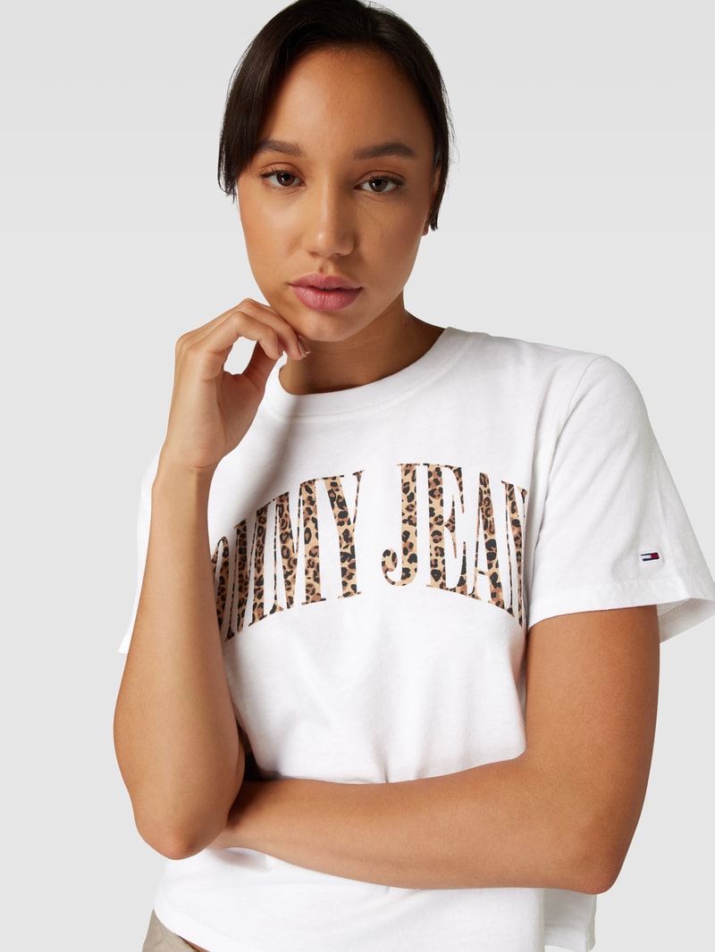T-Shirt mit Label-Print und Rundhalsausschnitt in weiß