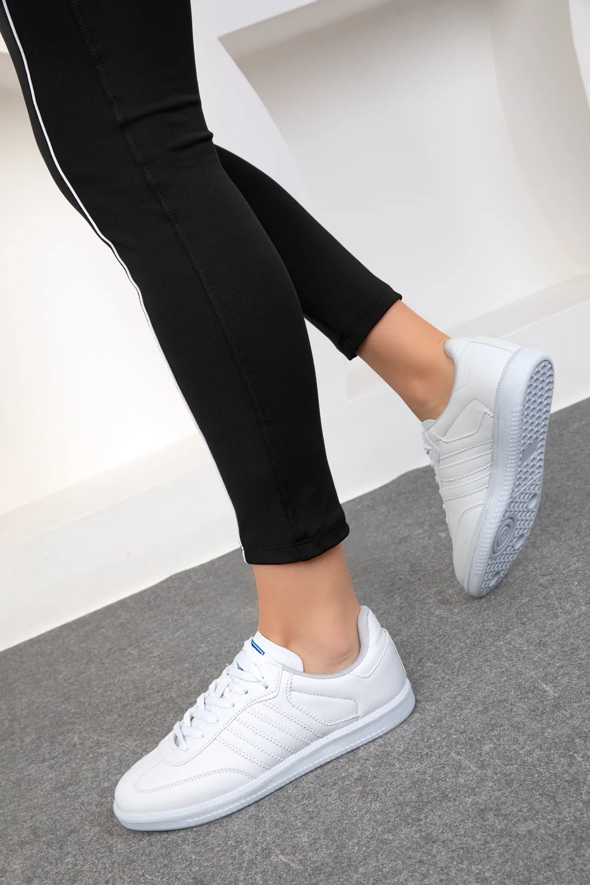 SOHO  Weißer Unisex-Sneaker 18880