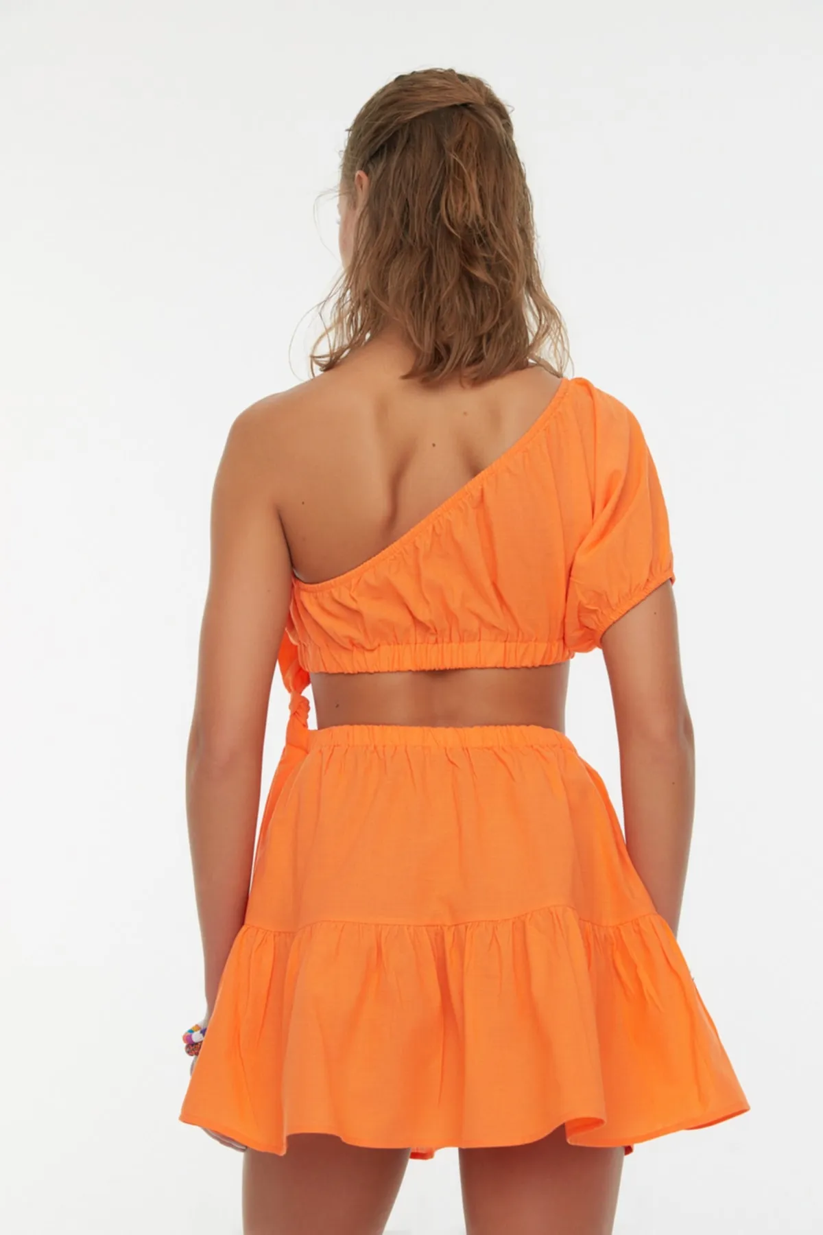 Trendyol Collection  Orangefarbenes One-Shoulder-Strandkleid mit Knotendetails TBESS22EL0046