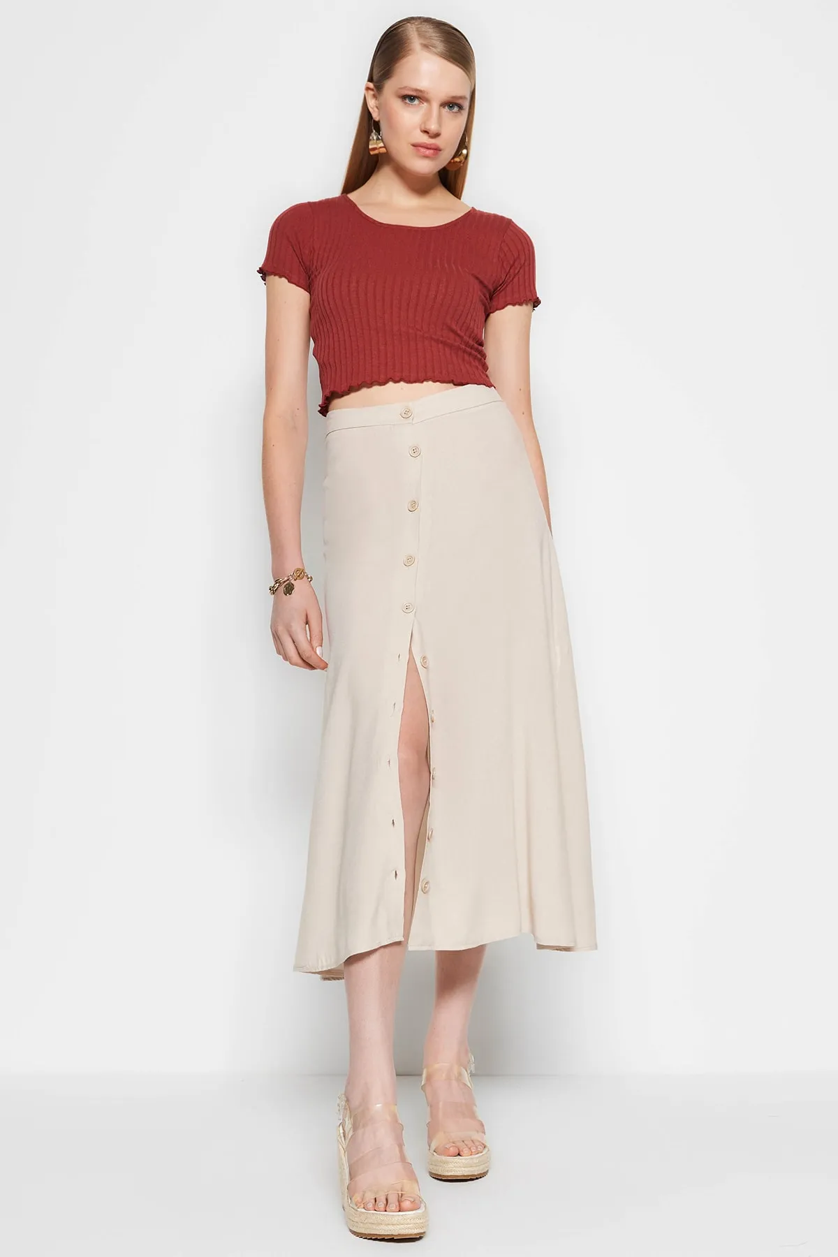 Trendyol Collection  Nerzfarbener Midirock aus Viskosestoff mit gewebten Knöpfen TWOSS23ET00054
