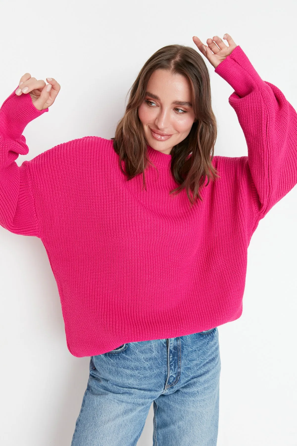 Trendyol Collection  Fuchsiafarbener Strickpullover mit Rundhalsausschnitt und weiter Passform TWOAW23KZ01448