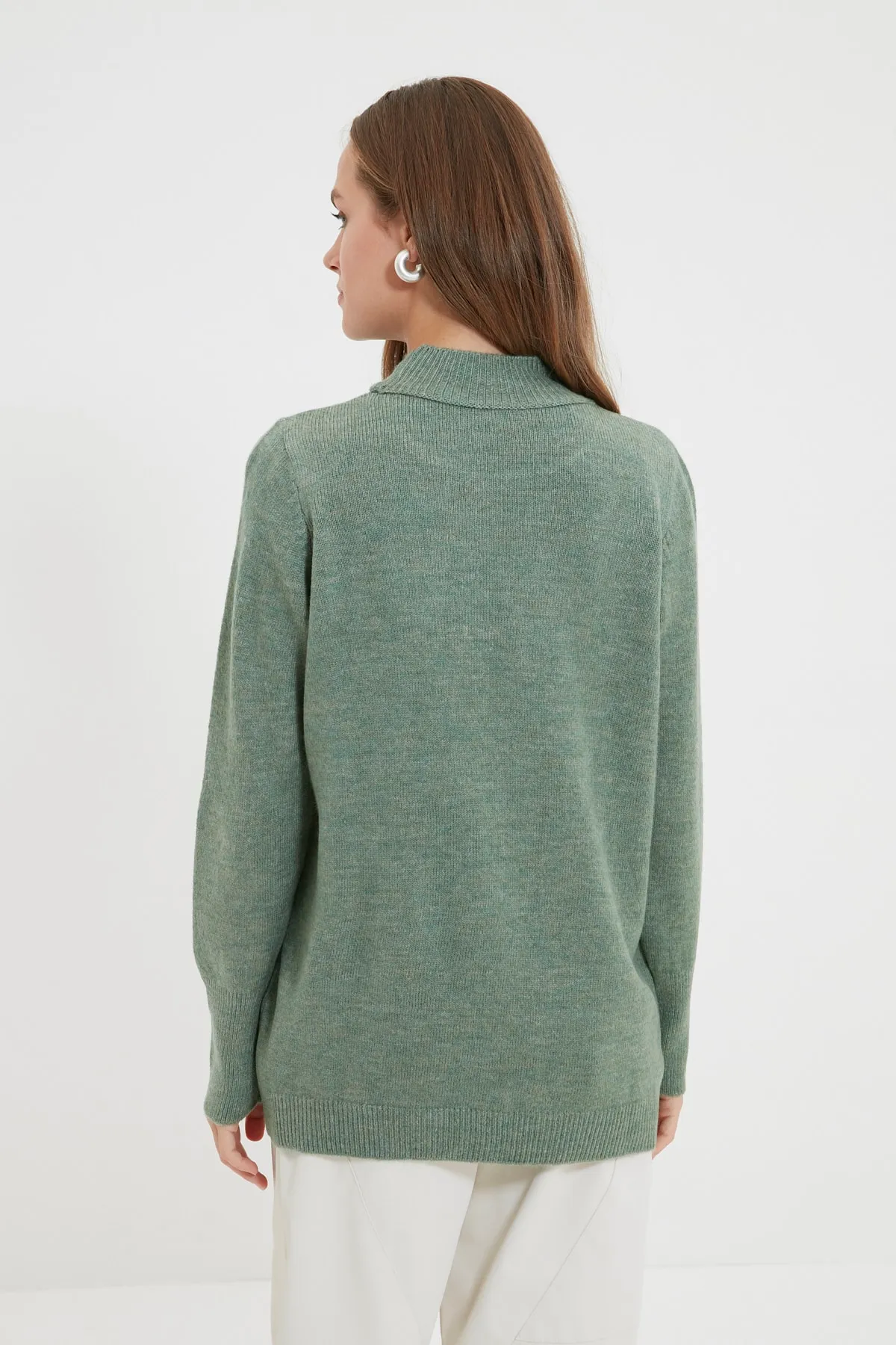 Trendyol Modest  Grüner Stehkragen-Strickpullover TCTAW22AK0097