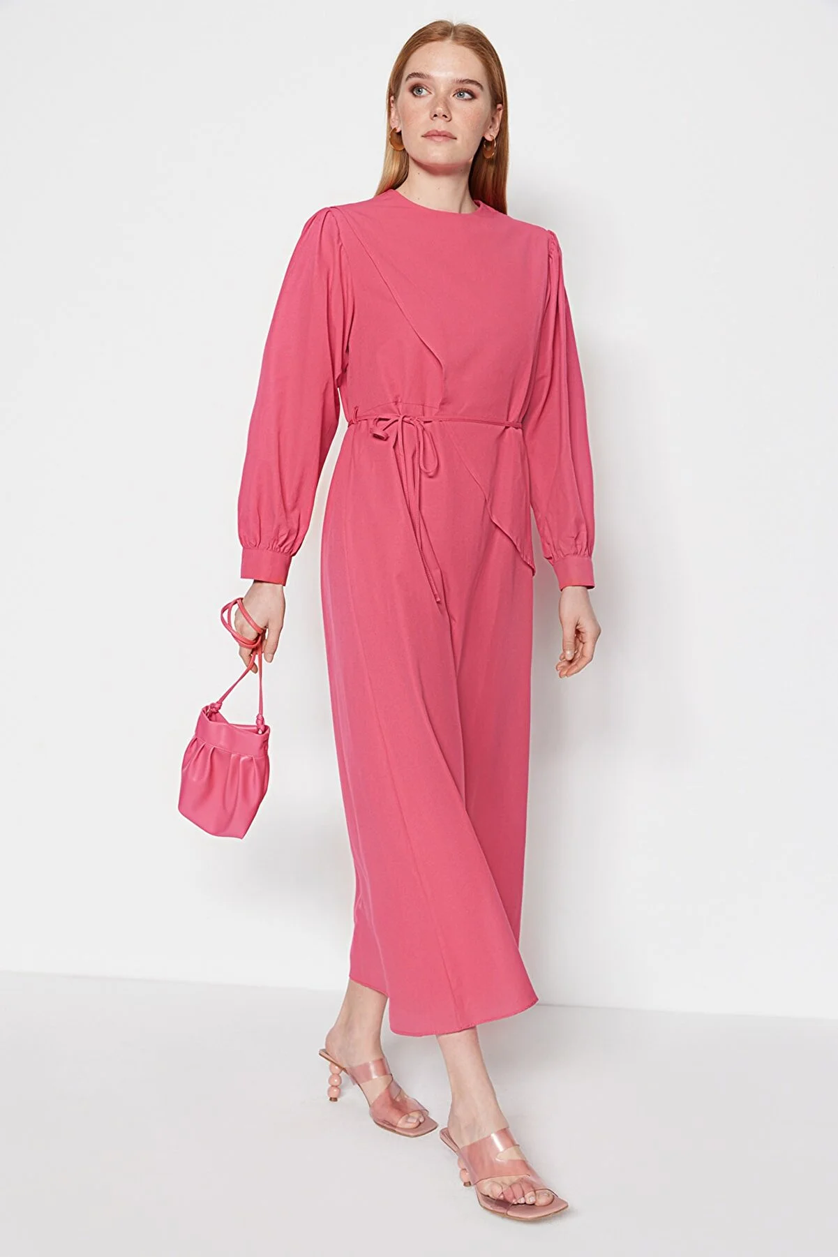 Trendyol Modest  Fuchsiafarbenes, gewebtes Baumwollkleid mit Gürtel vorne TCTSS23EB00360