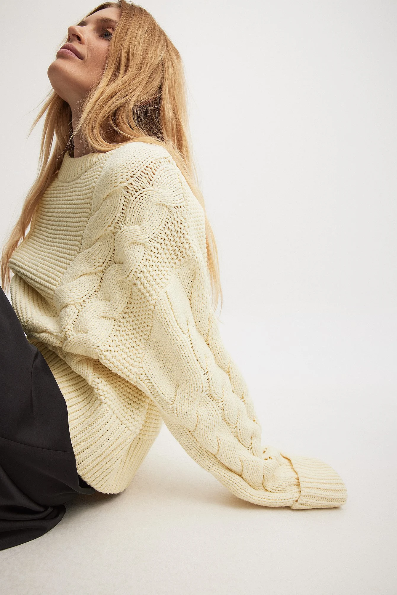 Oversized-Strickpullover mit Zopfmuster