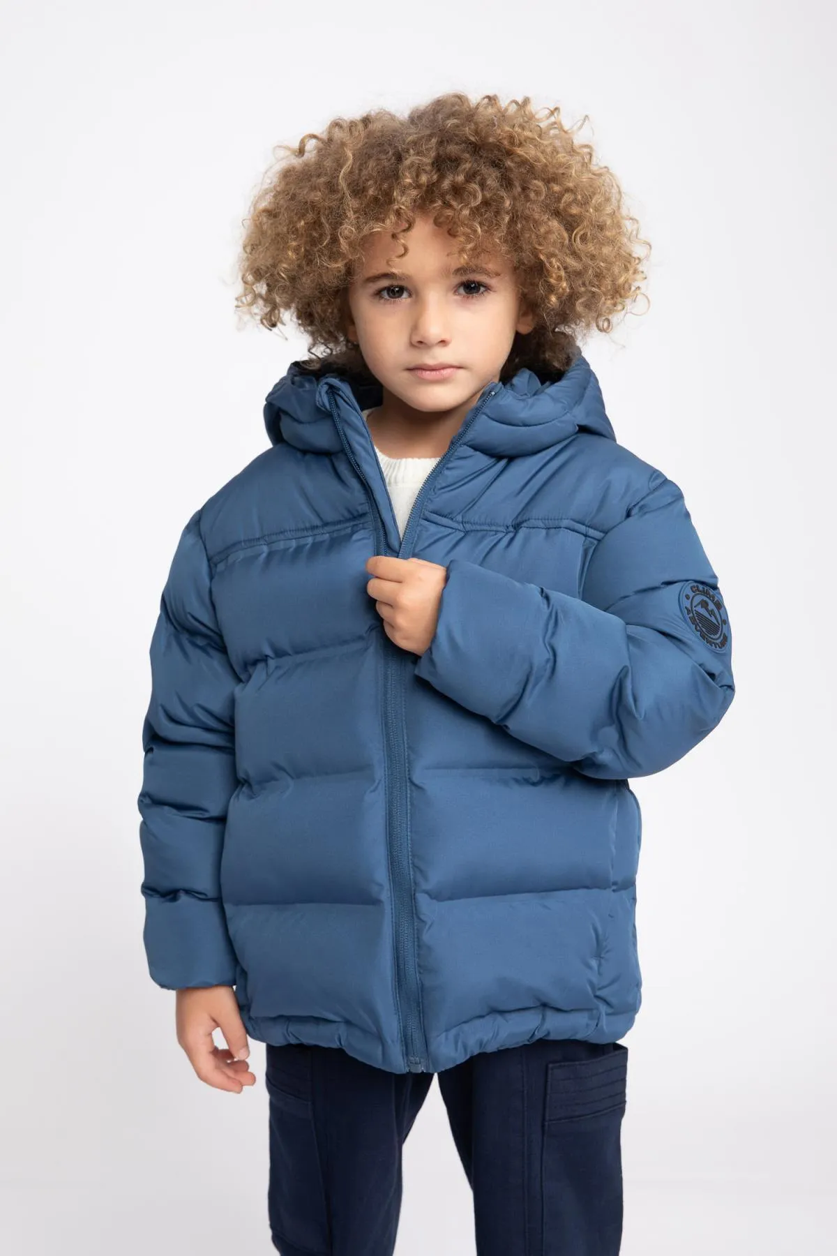 DeFacto  Wasserabweisende Pufferjacke mit Kapuze für Jungen A2246a823wn