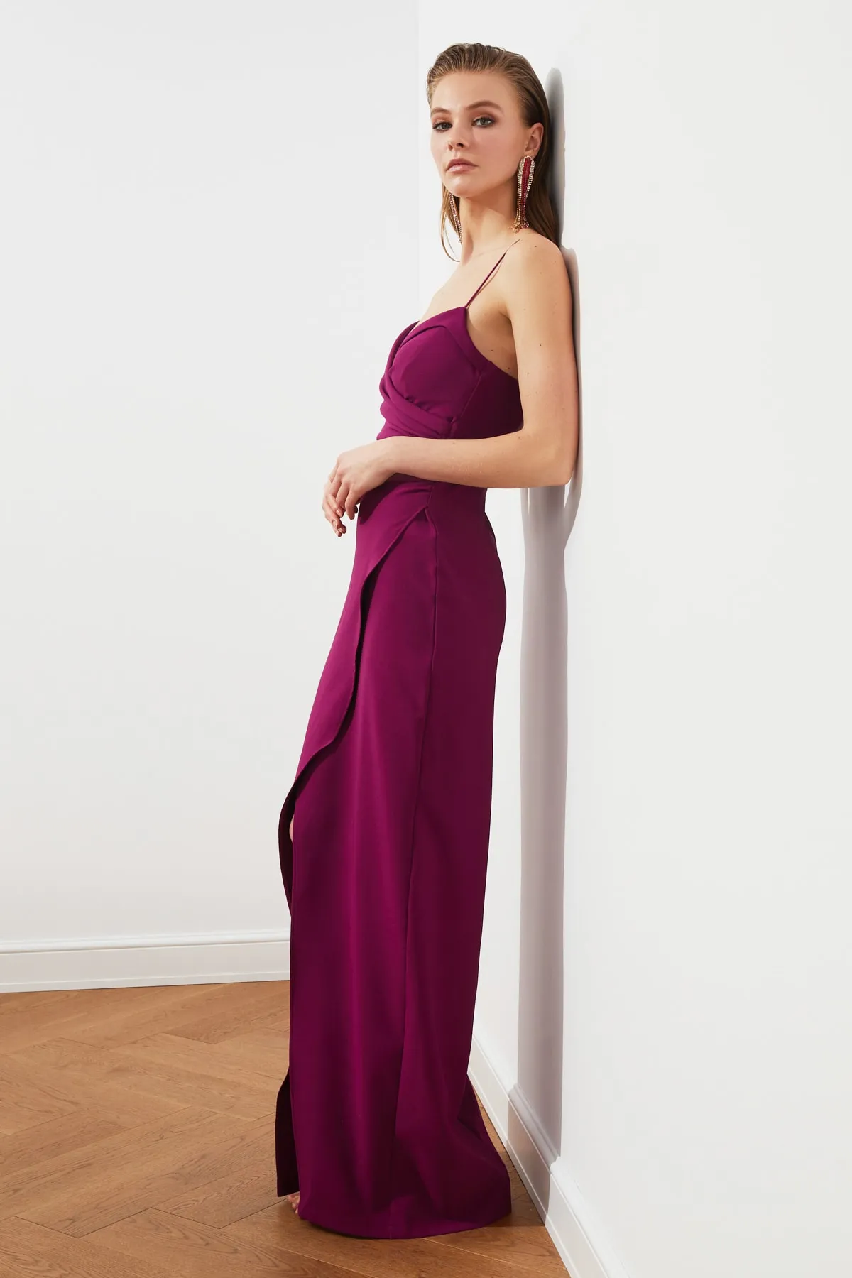 Trendyol Collection  Pflaumenfarbenes, langes Abendkleid mit Kragendetail TPRSS21AE0045