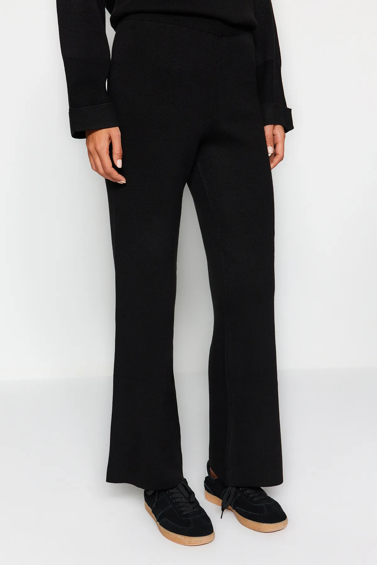Trendyol Modest  Schwarzes bequemes Strick-Unterteil-Oberteil-Set TCTAW24US00114