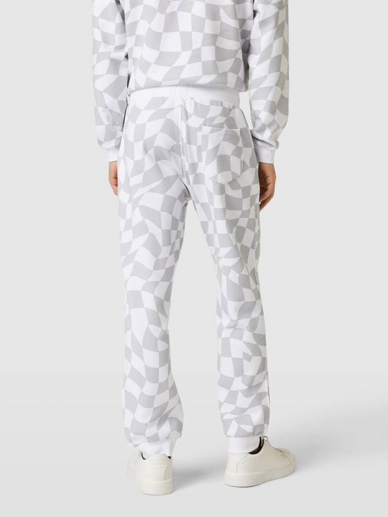 Sweatpants mit Label-Patch in weiß