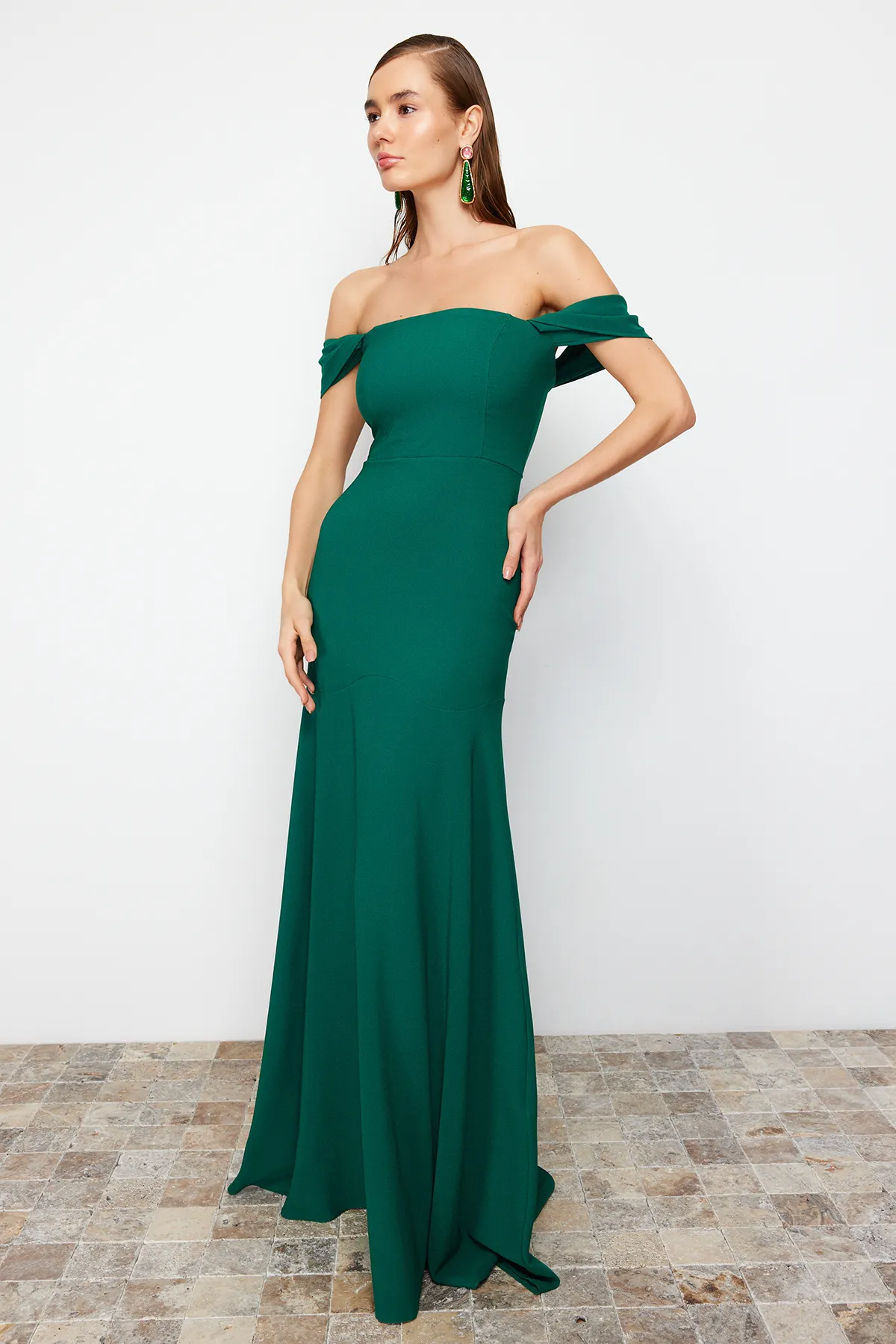 Trendyol Collection  Smaragdgrünes, gerade geschnittenes, gewebtes Abend- und Abschlusskleid TPRSS24AE00060