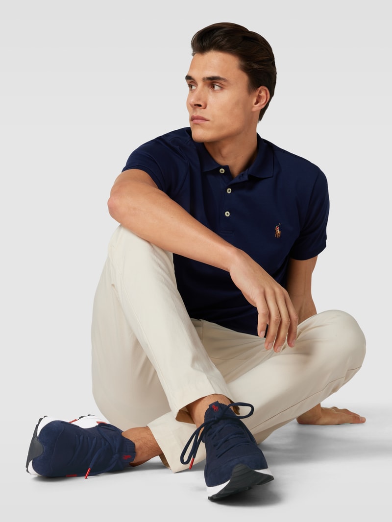 Sneaker mit Label-Details in dunkelblau