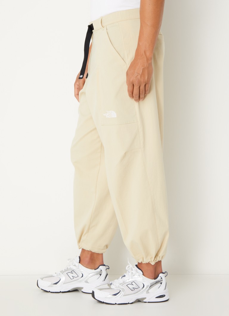 Pantaloni slim fit cu curea The North Face TNF x Yinka Ilori