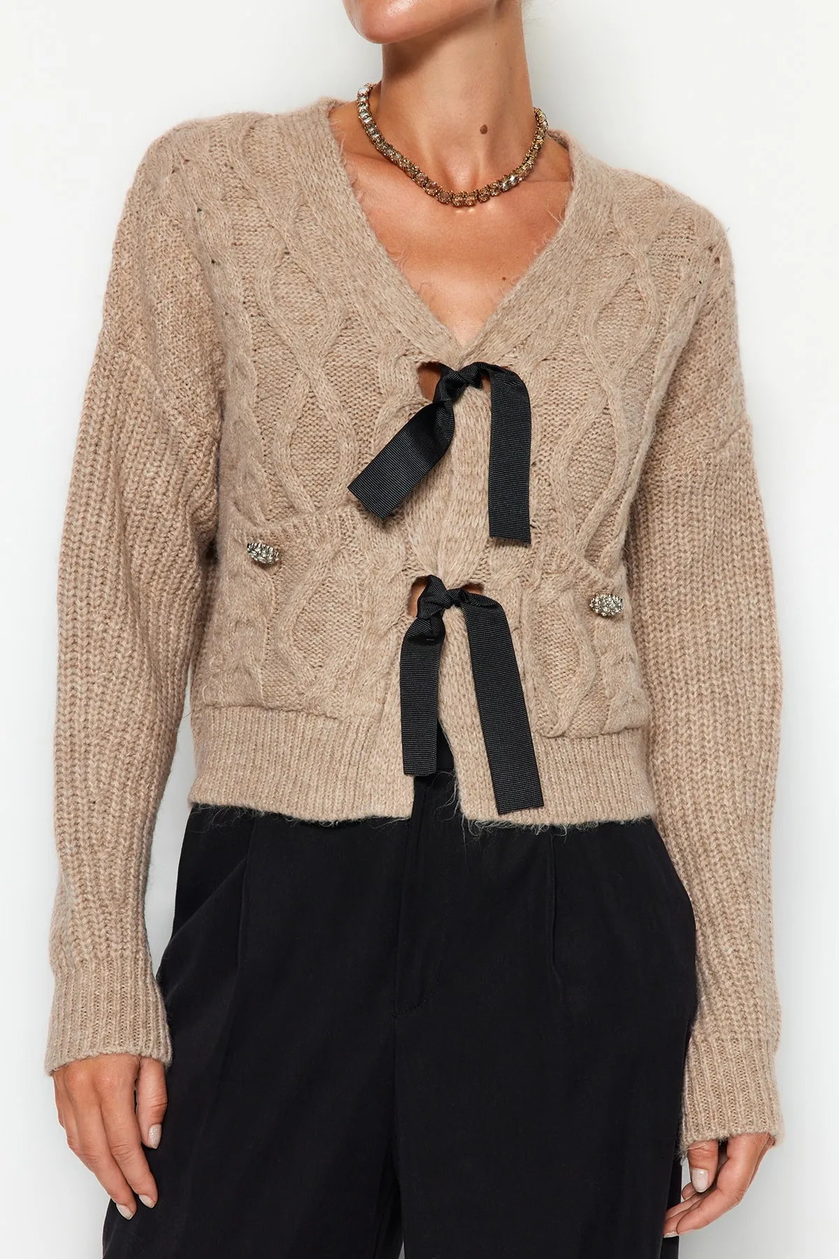 Trendyol Collection  Beigefarbener, weich strukturierter Haarstrickpullover TWOAW22KZ1947