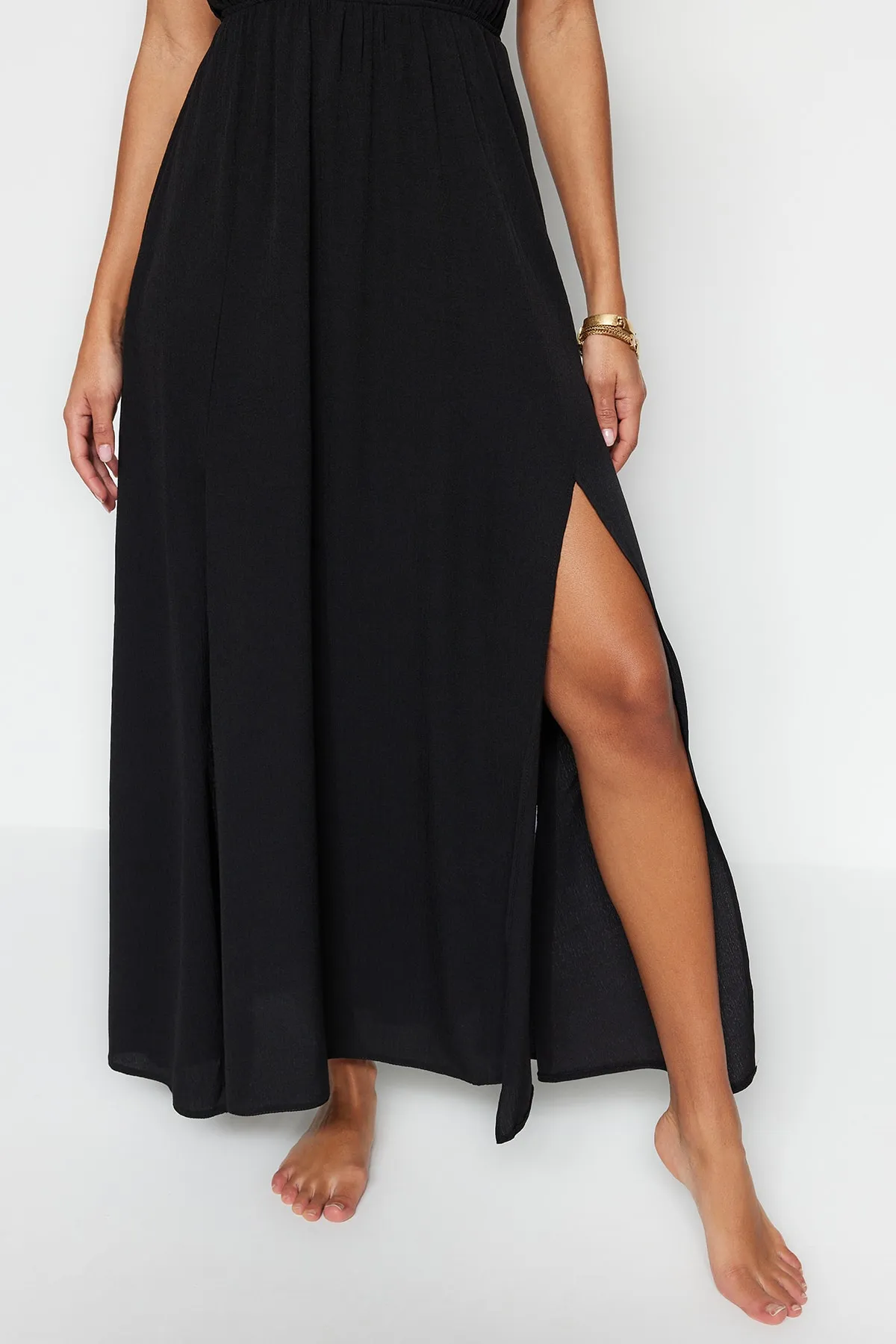 Trendyol Collection  Schwarzes, gerafftes Maxi-Strandkleid aus Webstoff TBESS23EL00063