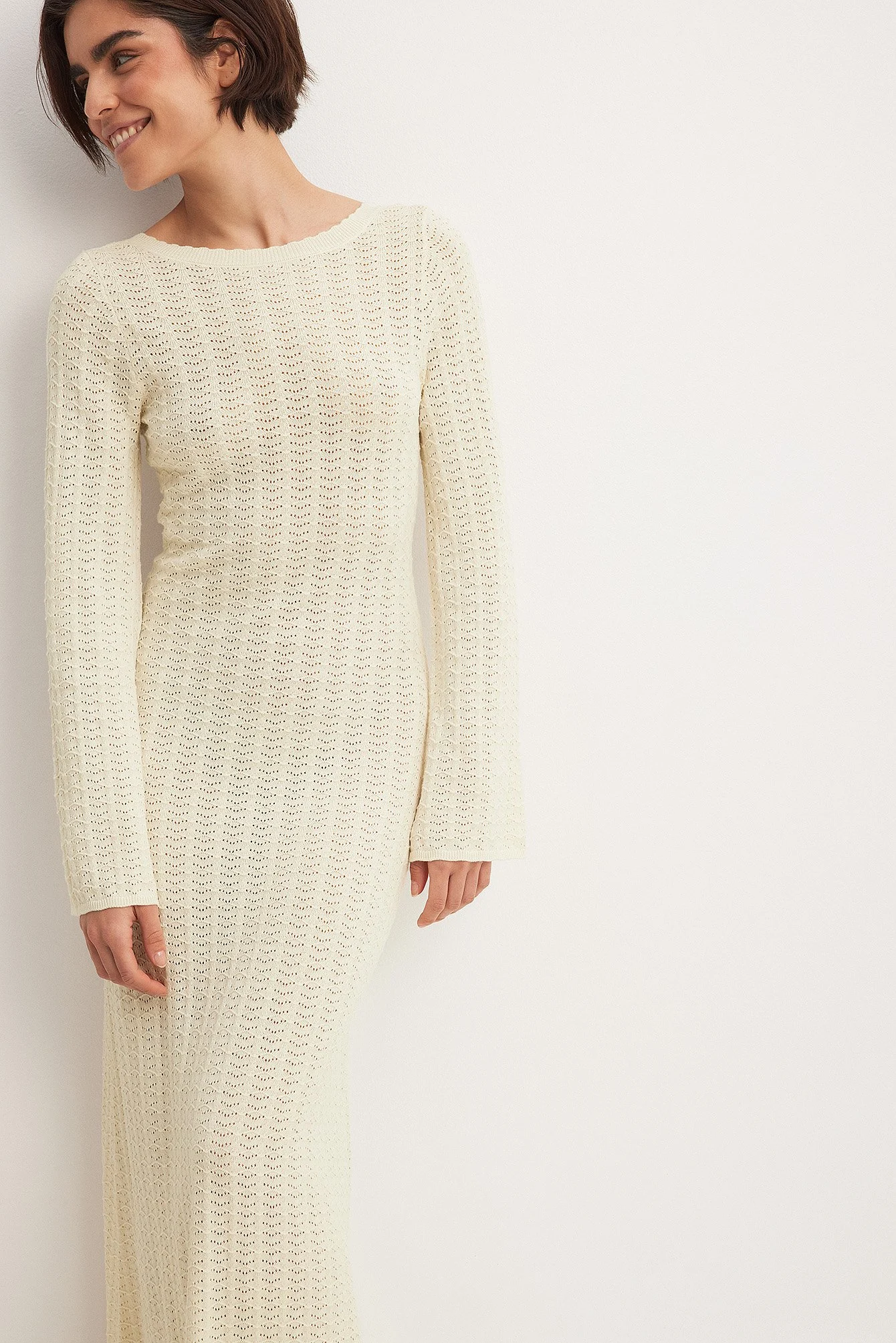 Gestricktes Maxikleid mit tiefem Rückenausschnitt