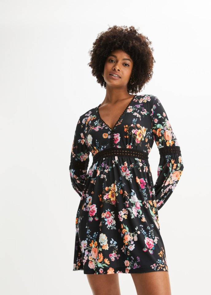Kleid mit Häkeleinsatz