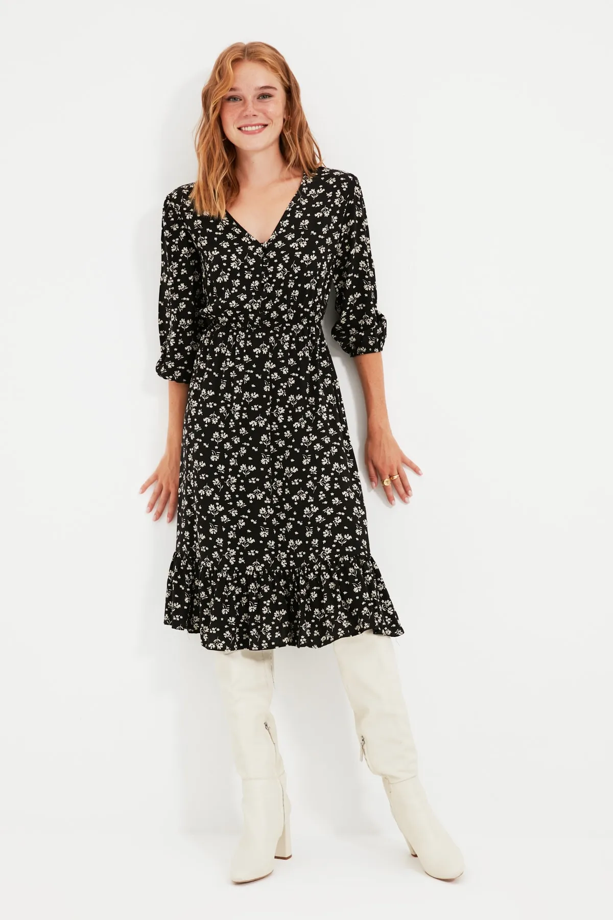 Trendyol Collection  Schwarzes, geblümtes, gewebtes Kleid mit Knöpfen TWOSS20EL0577