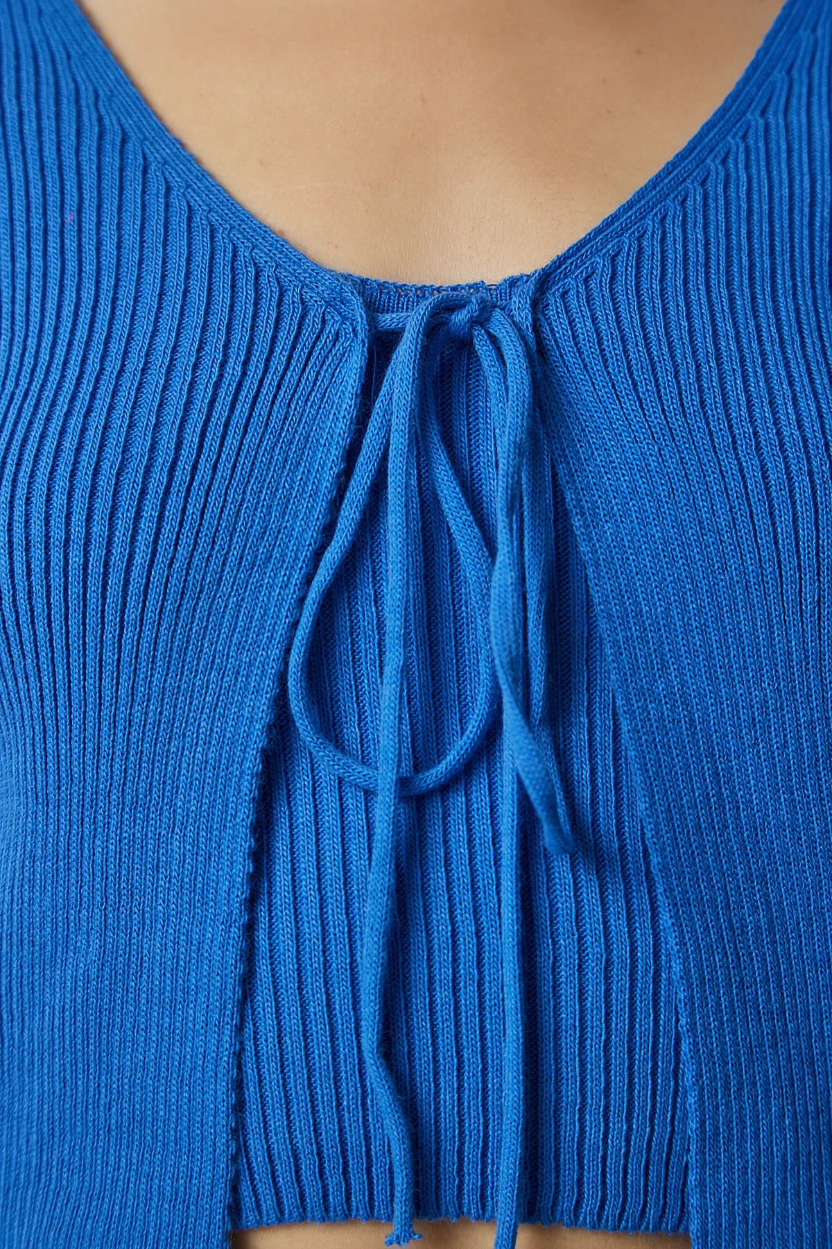 Happiness İstanbul  Blaues Crop-Cardigan-Set aus Rippstrick für Damen MT00143