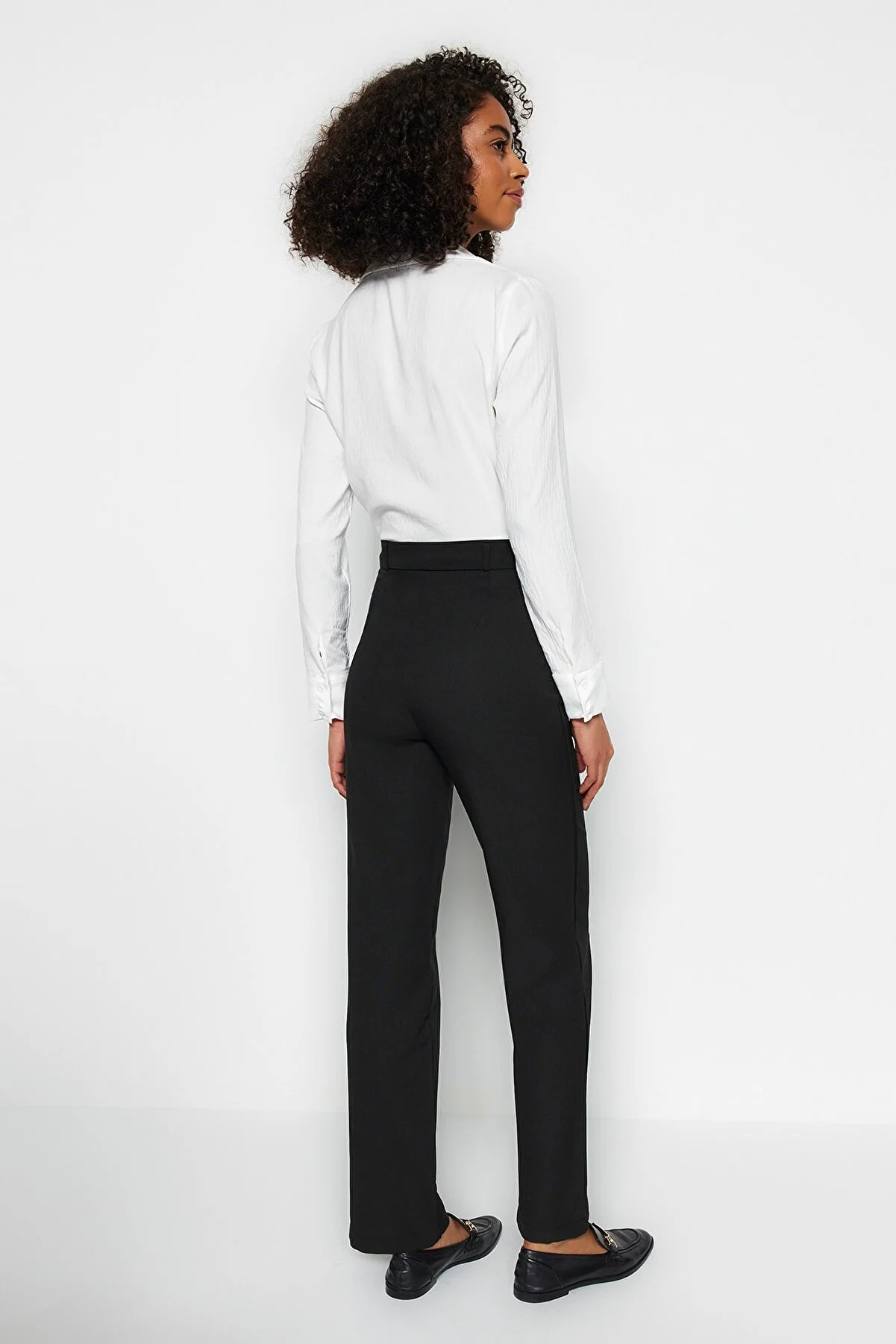 Trendyol Collection  Schwarze, gerade geschnittene, gerippte, genähte Webhose mit hoher Taille TWOSS21PL0093