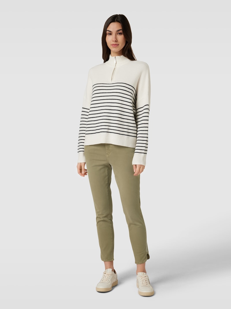 Jeans mit Label-Patch Modell 'ORNELLA' in khaki