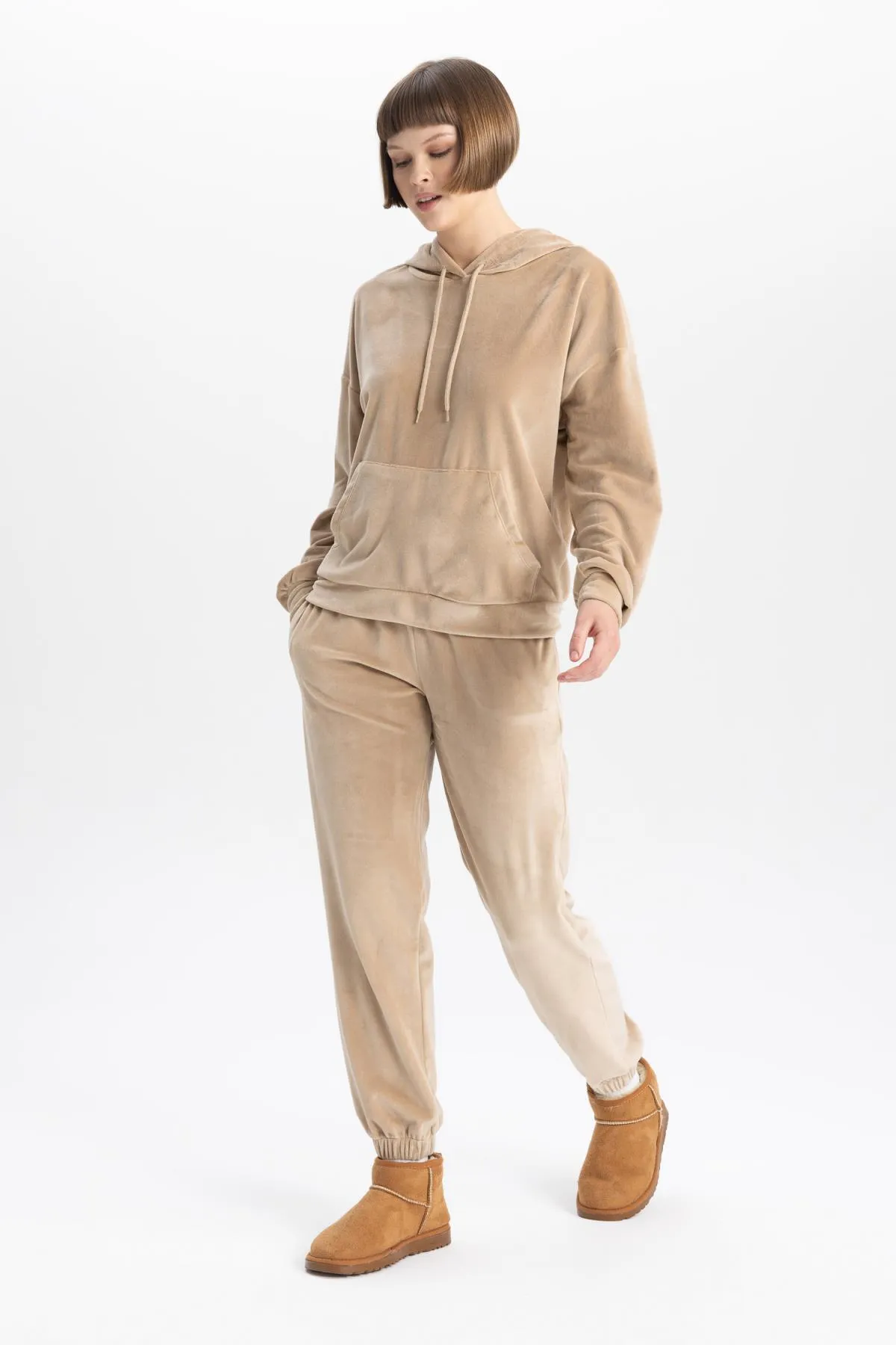 DeFacto  Jogger-Hose aus Samt mit normaler Taille und Taschen W1976az23wn