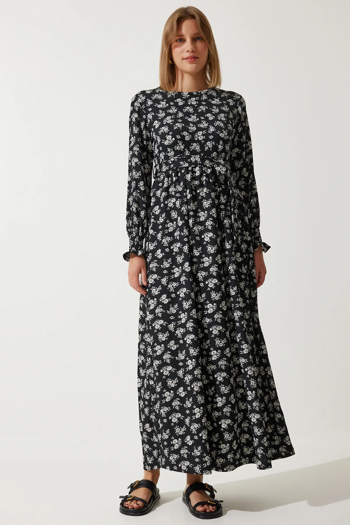 Happiness İstanbul  Schwarzes, langes Strickkleid mit Blumenmuster für Damen DD01322