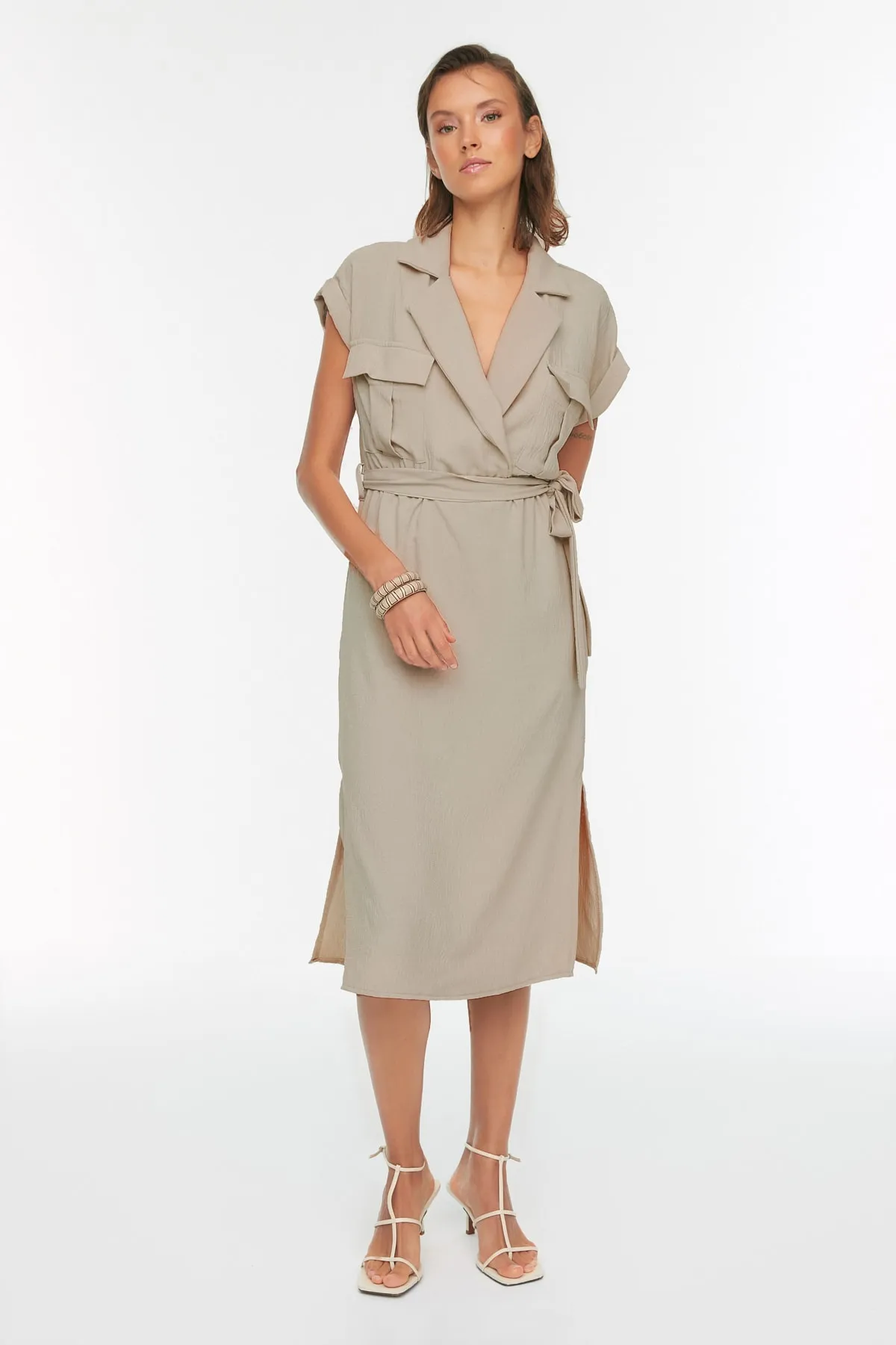 Trendyol Collection  Steinfarbenes, gewebtes Kleid mit Hemdkragen und Gürtel TWOSS22EL3085