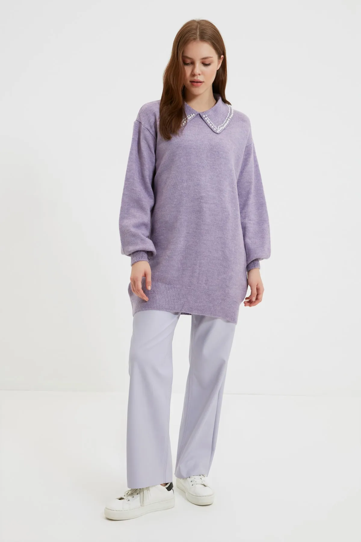 Trendyol Modest  Fliederfarbener, weicher Strickpullover mit Perlenmuster für Babykragen TCTAW22AK0238