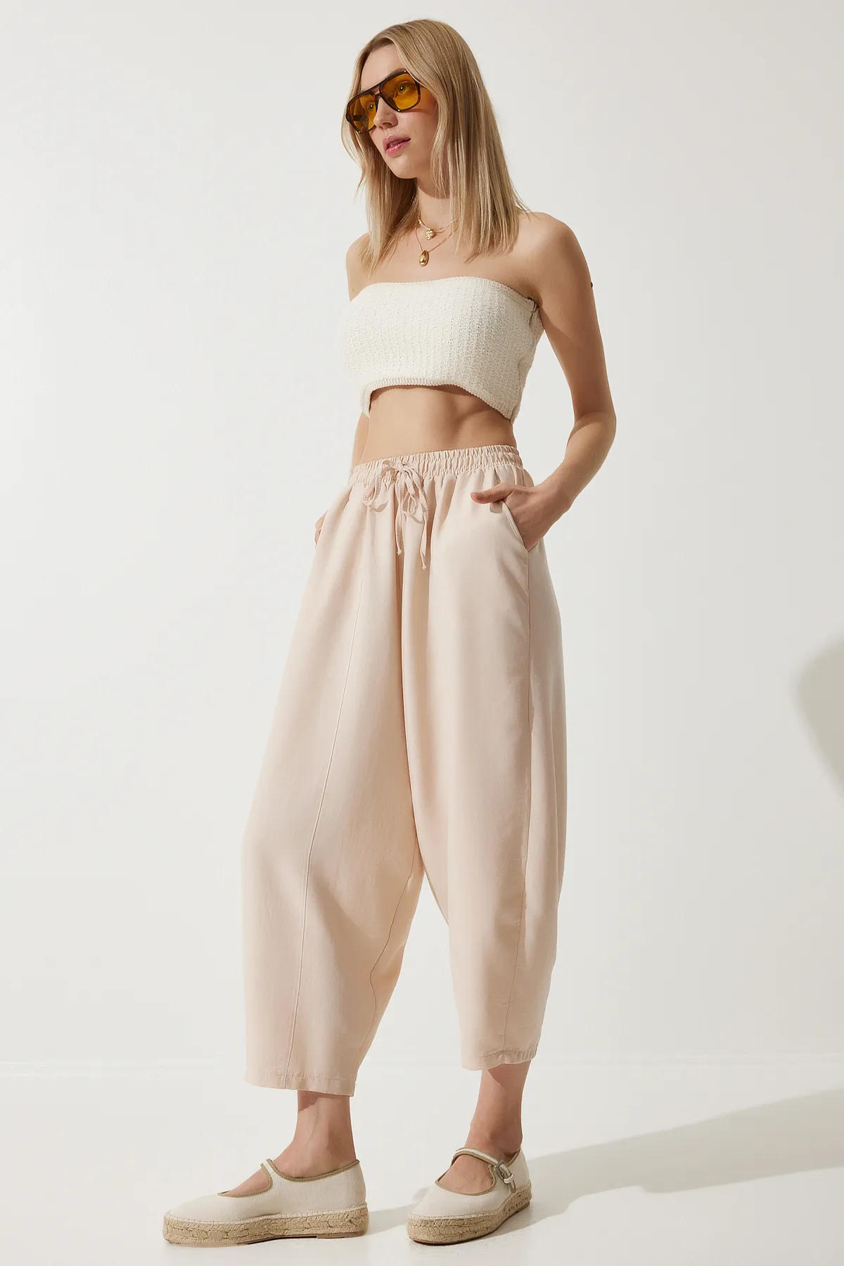 Happiness İstanbul  Cremefarbene Shalwar-Hose aus Leinenviskose mit Taschen für Damen CV00001
