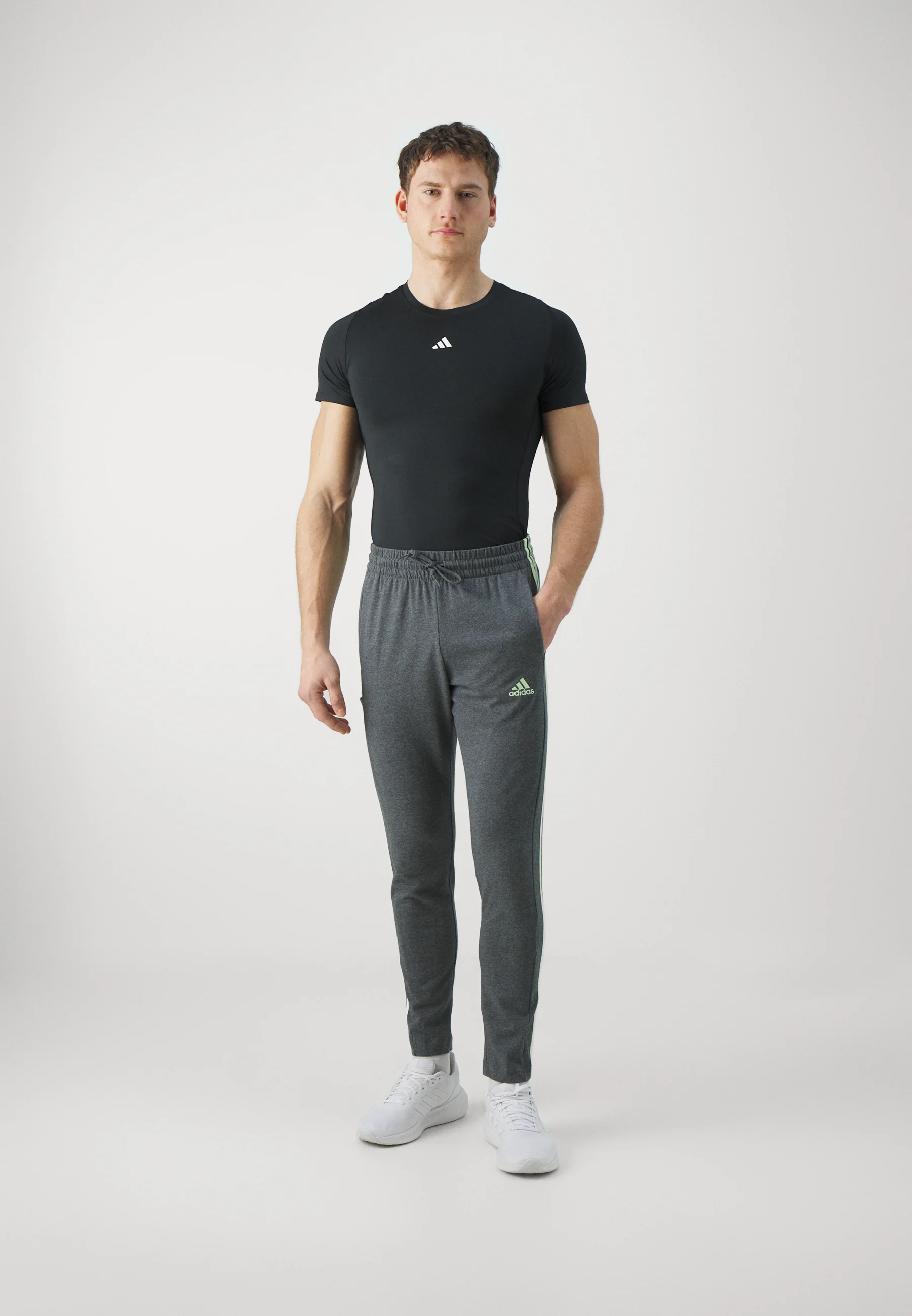 adidas Sportswear ESSENTIALS SINGLE TAPERED OPEN HEM 3 STRIPES PANTS - Pantalones deportivos
