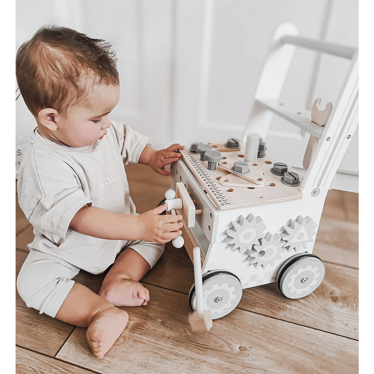 Lauflernwagen aus Holz mit Gummibereifung, Lauflernhilfe-Laufwagen für Kinder, Sortierer, Werkzeugbank für Kinder aus Holz
