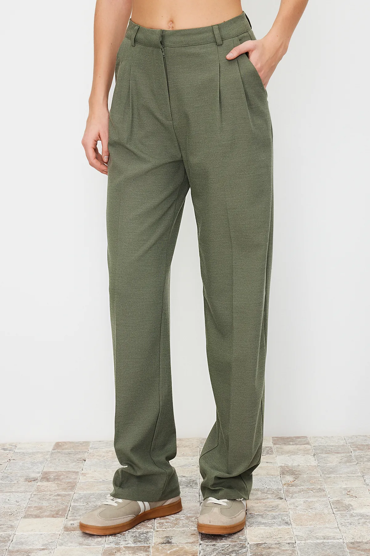 Trendyol Collection  Mintfarbene, gerade/gerade geschnittene, plissierte Webhose in limitierter Auflage TWOAW23PL00401