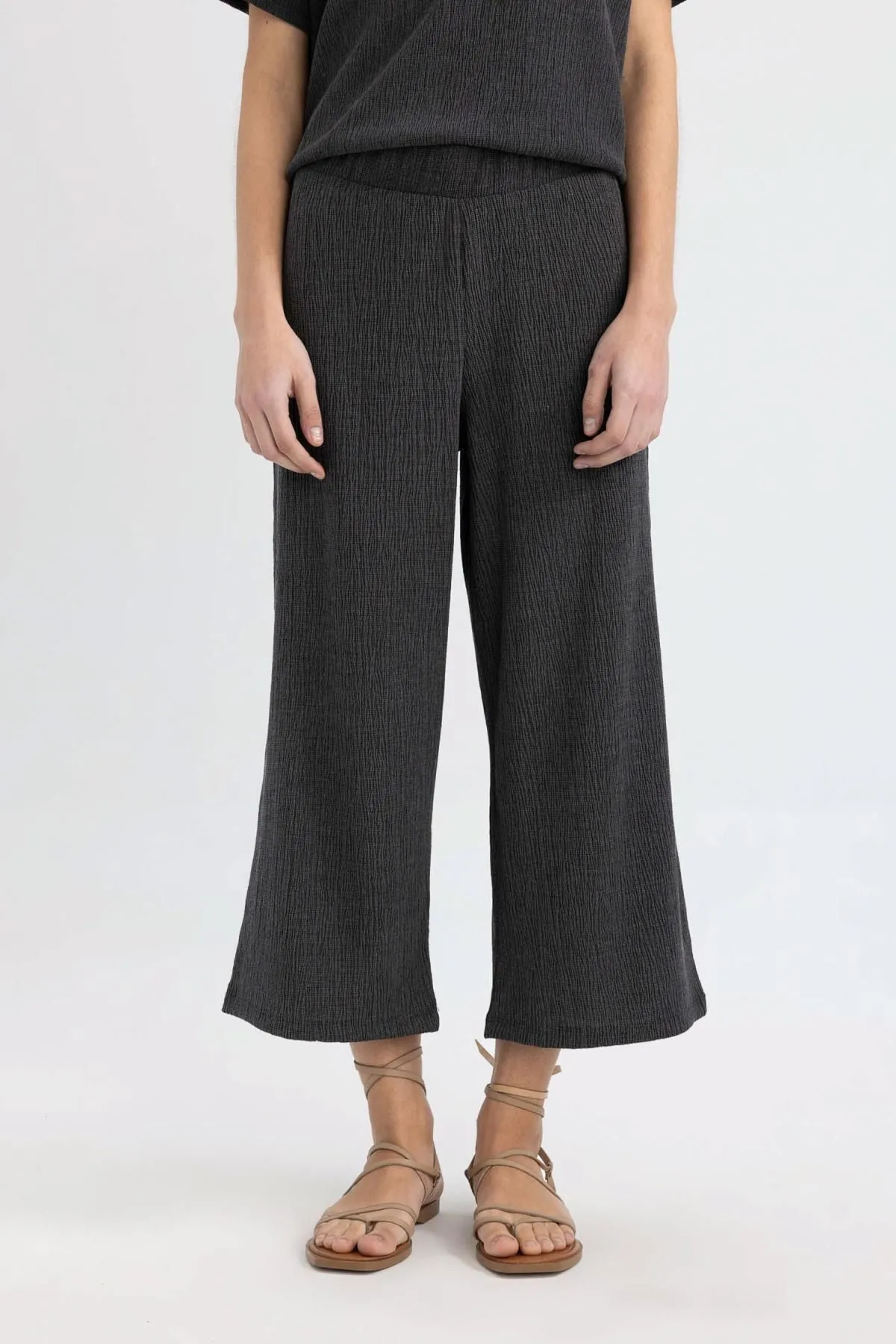 DeFacto  Weites Bein, normale Taille, gerades Bein, Midi-Wickelhose C4329AX24SP