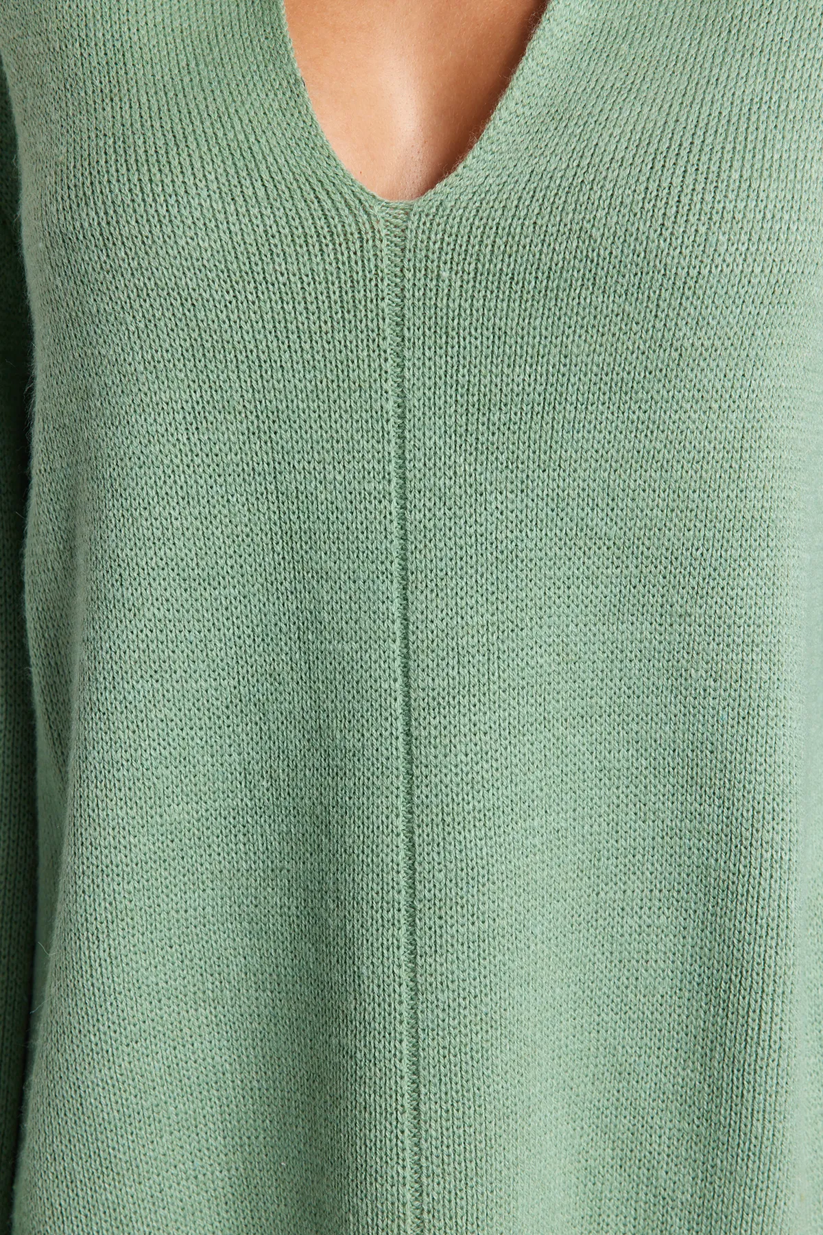 Trendyol Collection  Mintgrüner, nachhaltiger Strickpullover mit V-Ausschnitt TWOAW24KZ01233