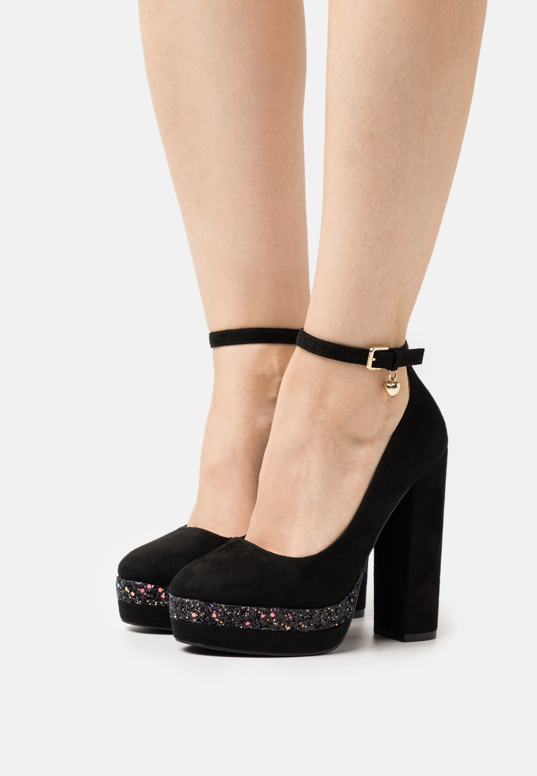 Zapatos de plataforma pares e impares