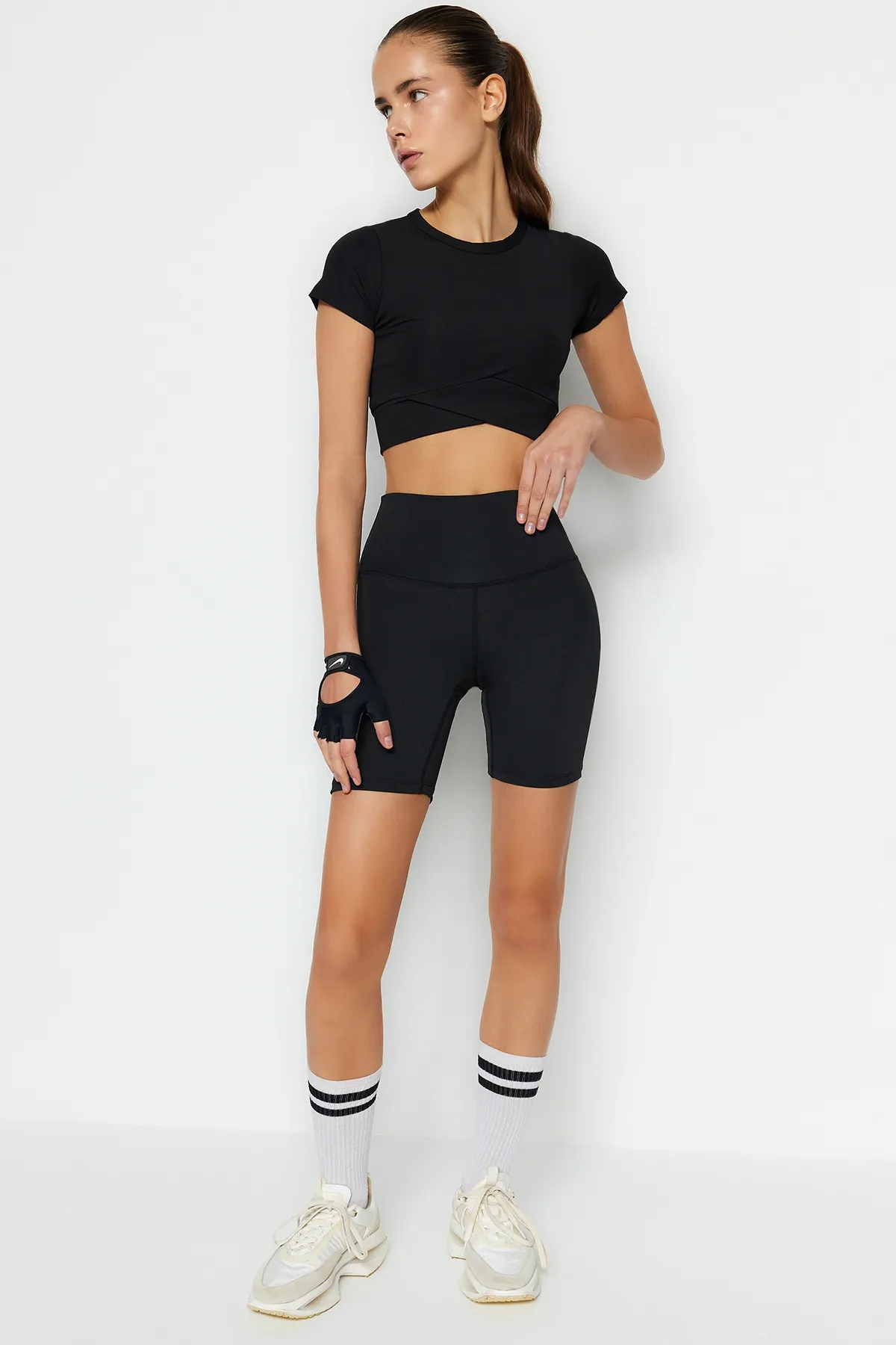 Trendyol Collection  Schwarze gestrickte Sport-Leggings mit Geruchshemmung für Radfahrer/Biker/kurze Radfahrer THMSS23TY00040