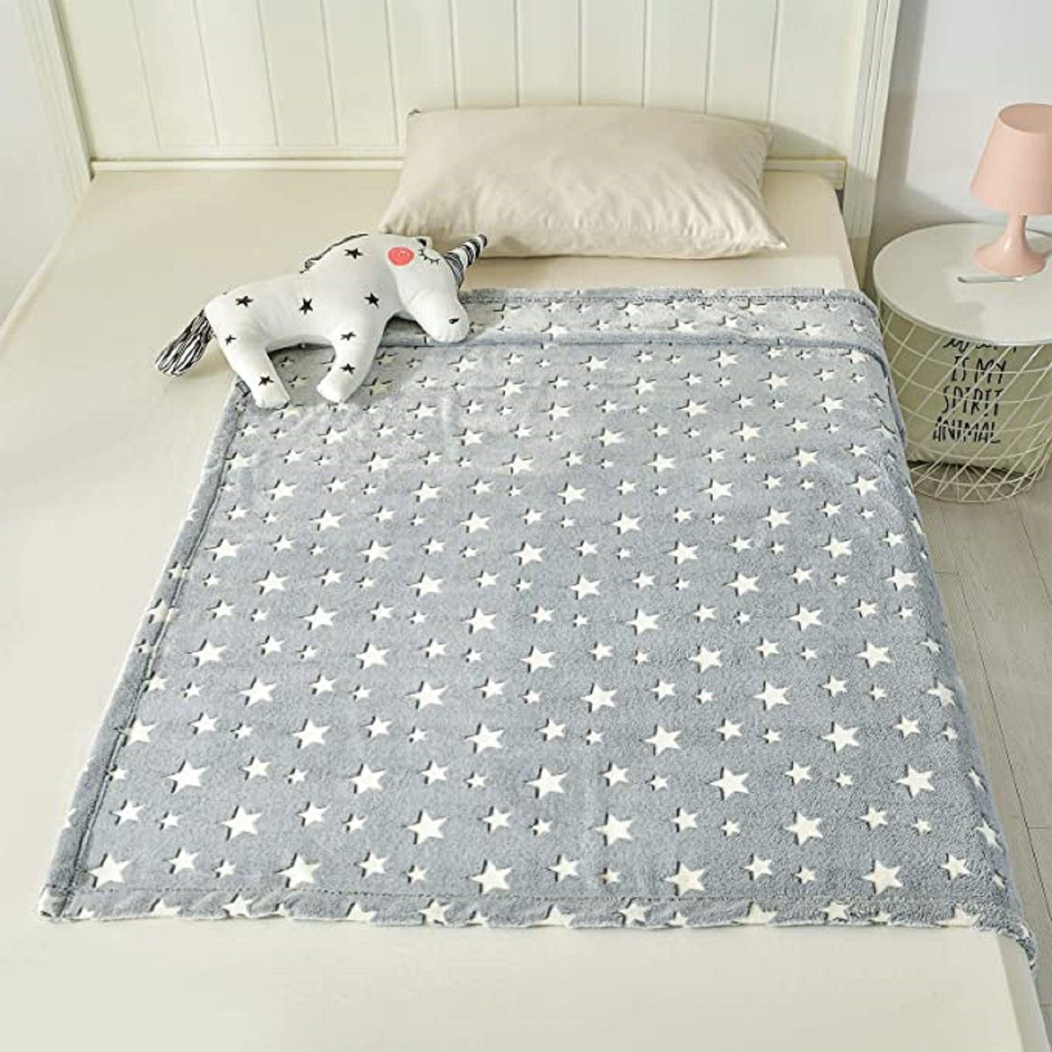 Kinderdecke Leuchtdecke / Kuscheldecke / 150x200cm / Leuchtet im dunkeln, Brilliant