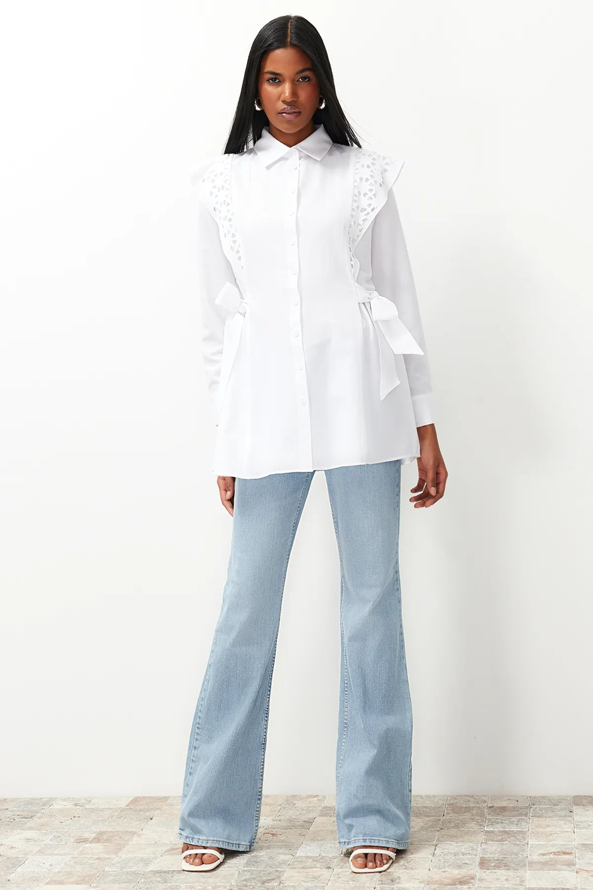 Trendyol Modest  Weißes besticktes Hemd aus gewebter Baumwolle TCTSS24TG00004
