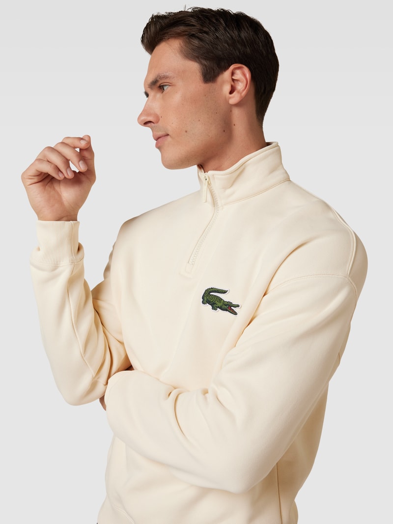 Sweatshirt mit Stehkragen in offwhite