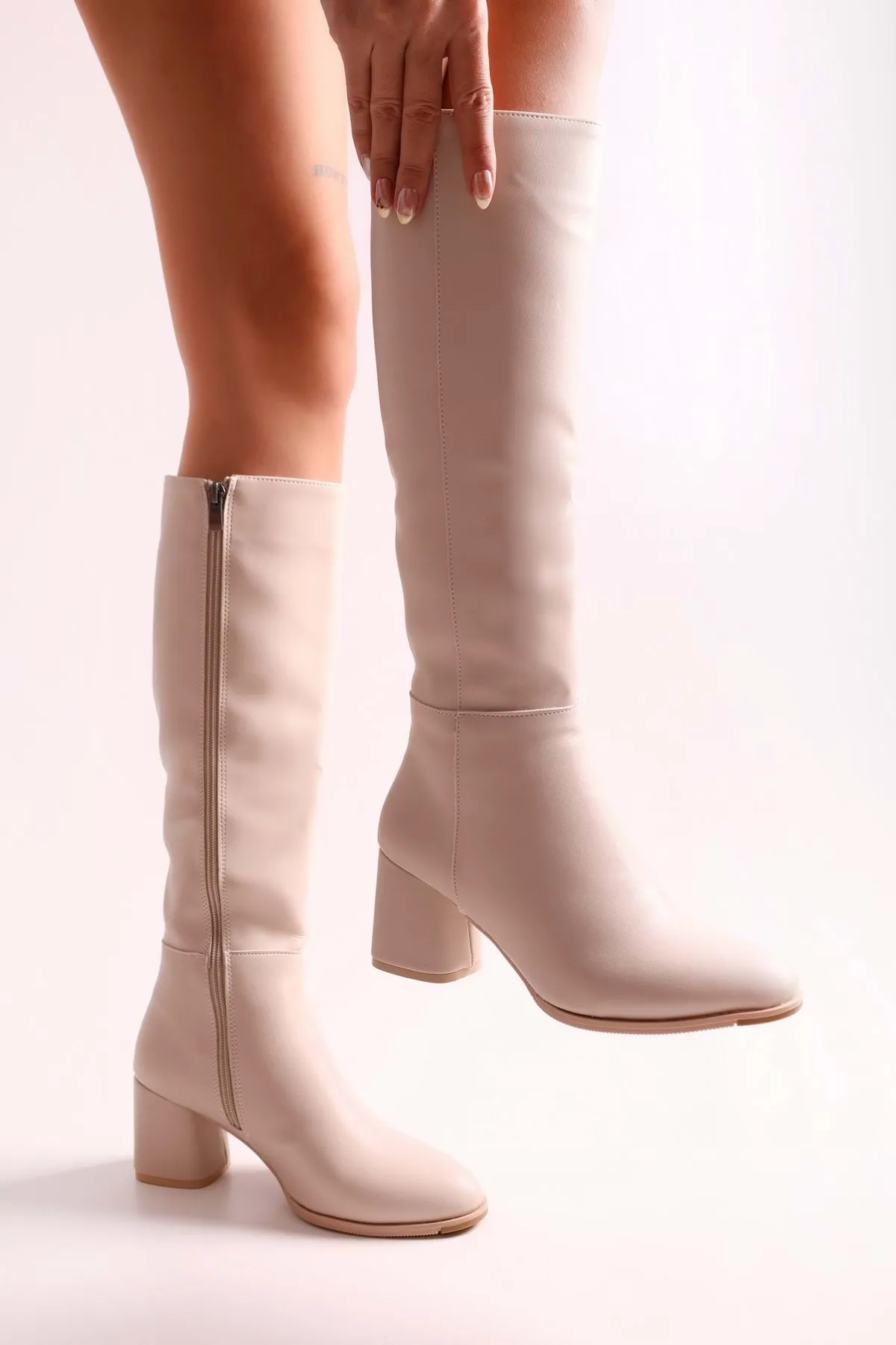 Shoeberry  Damen-Stiefel Kiella Beige Skin mit Absatz Beige Skin