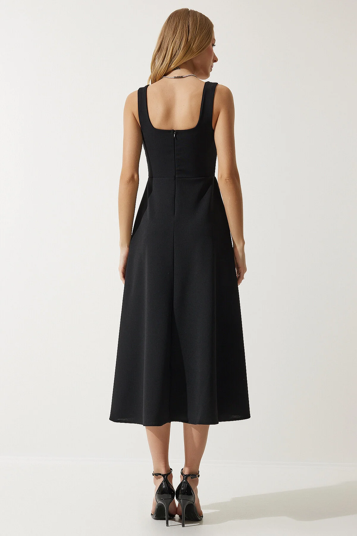 Happiness İstanbul  Schwarzes A-Linien-Kleid mit quadratischem Kragen für Damen DK00169