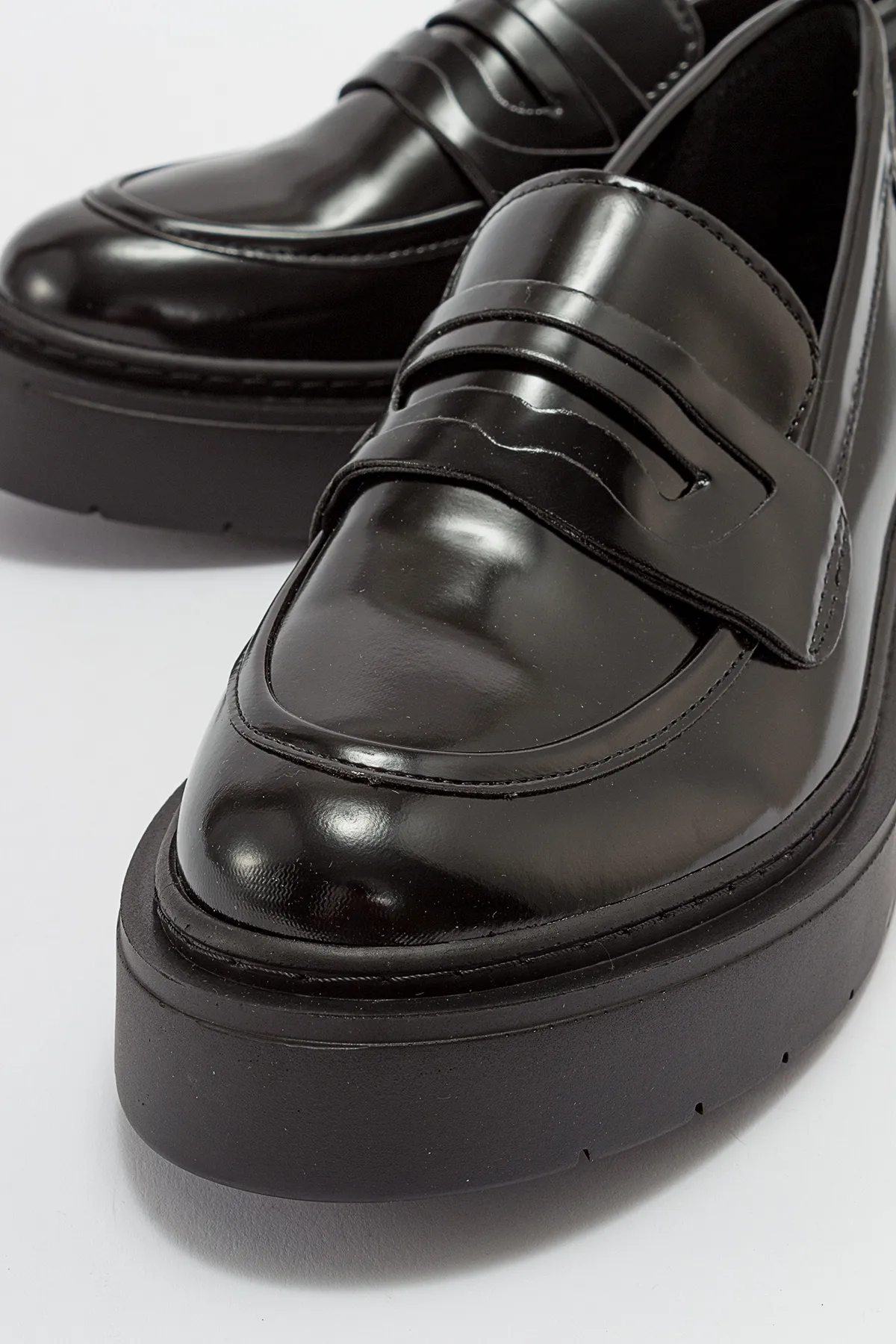 LuviShoes  NONTE Schwarzer Damen-Loafer mit Öffnung