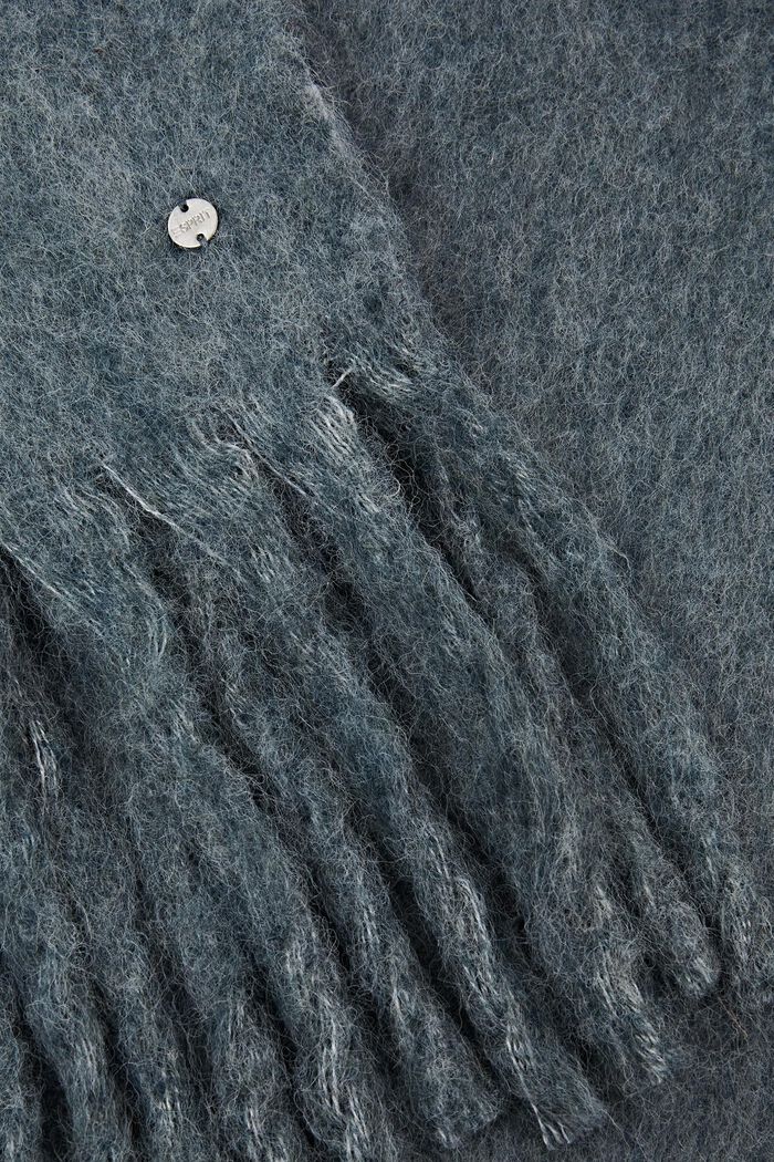 Strickschal mit Fransen