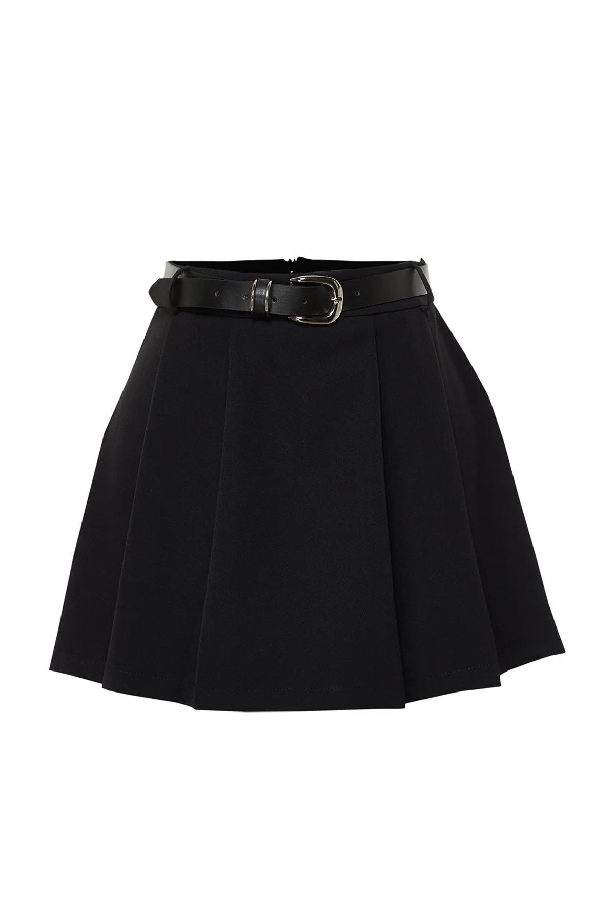 Trendyol Collection  Schwarze gewebte Shorts mit Gürtel TWOSS24SR00050