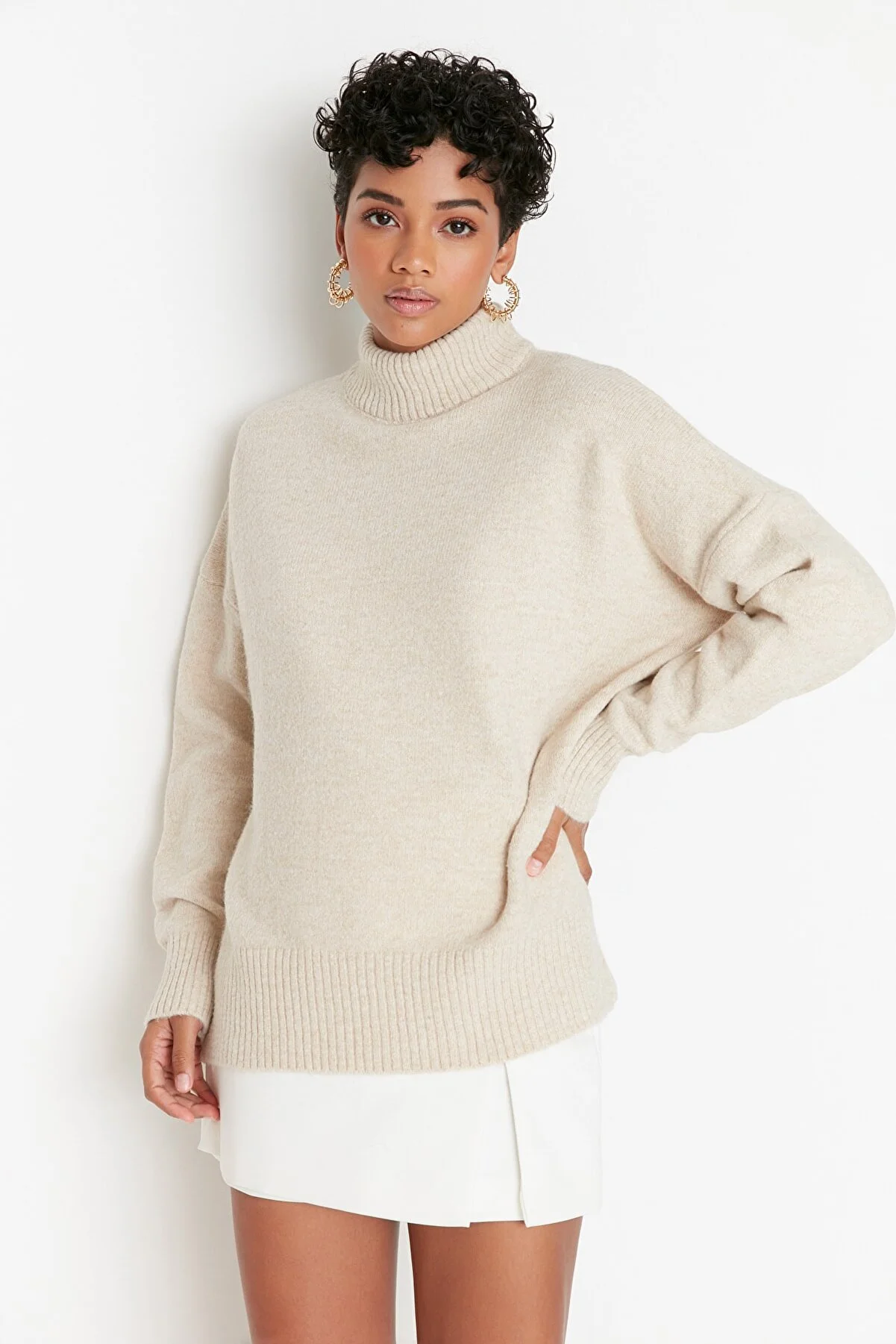 Trendyol Collection  Stone Wide Fit Weicher strukturierter Strickpullover mit Stehkragen TWOAW23KZ00469