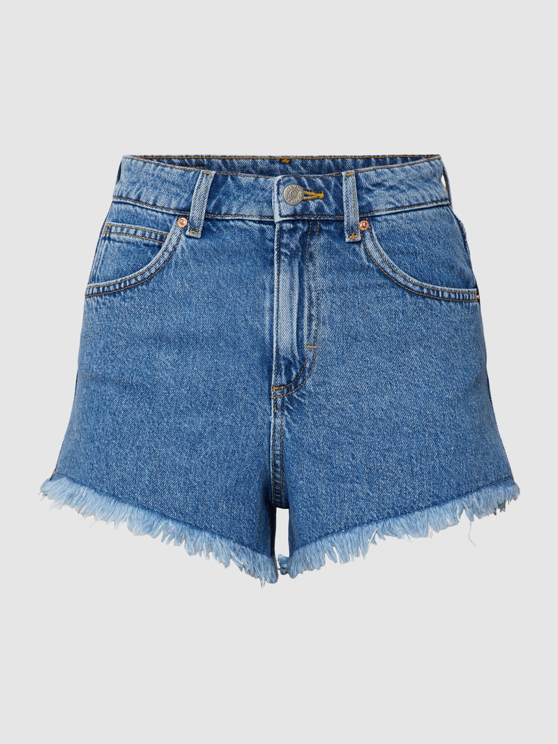 Jeansshorts mit ausgefransten Abschlüssen in blau