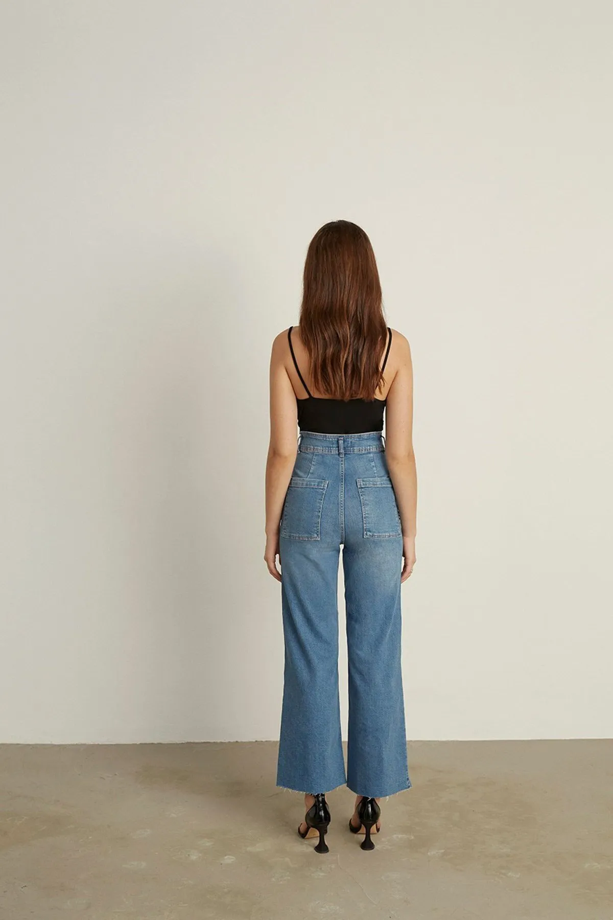 VATKALI  Blaue, ausgestellte Jeans mit weitem Bein