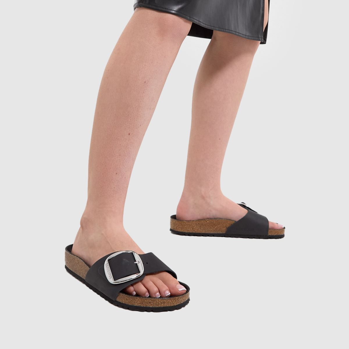 BIRKENSTOCK – Madrid – Svarta sandaler med stort spänne
