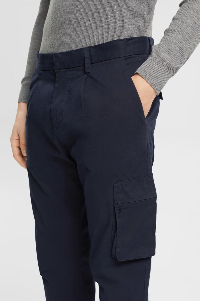 Chino mit Cargotasche